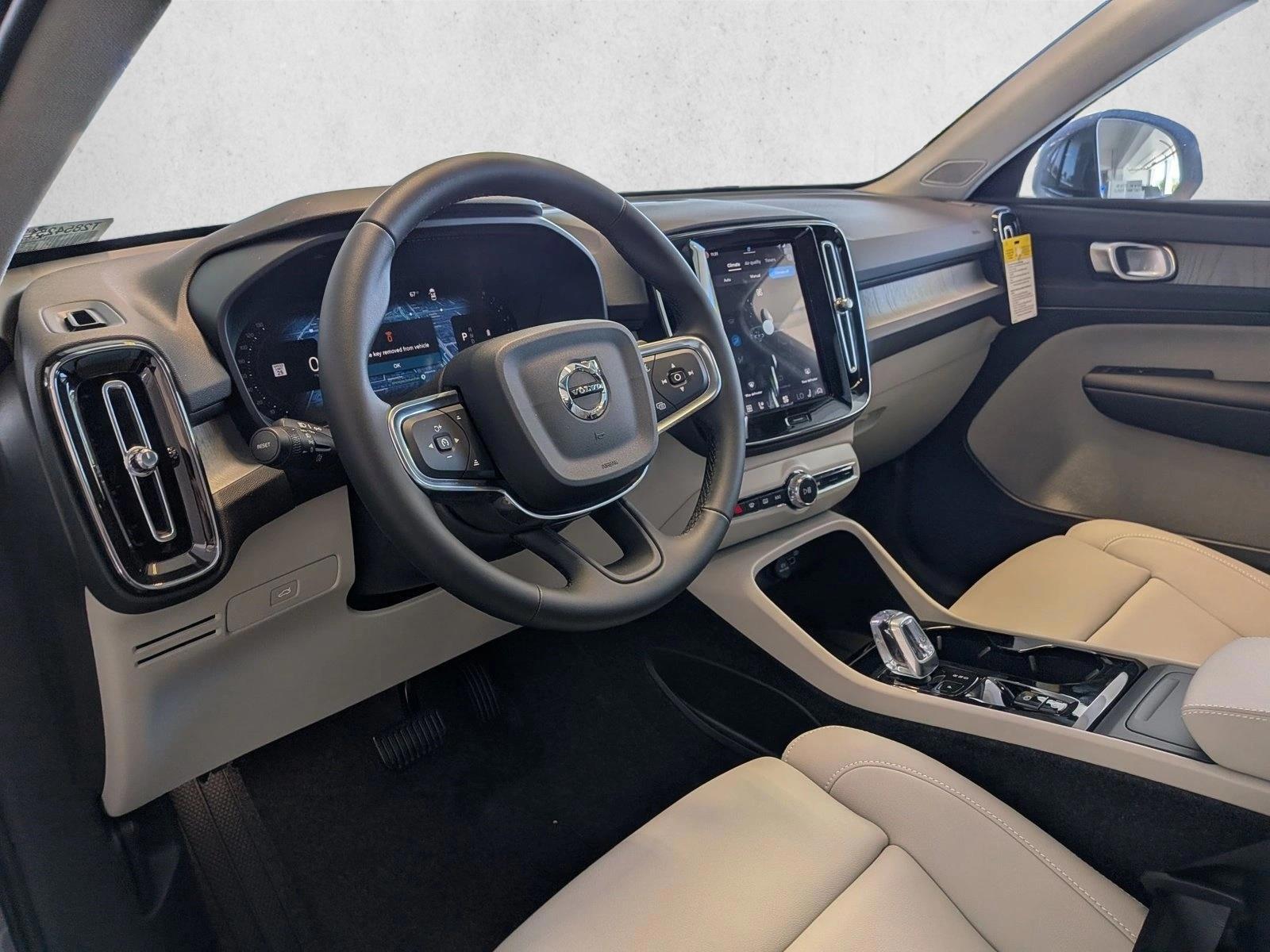 Thumbnail: 2026 Volvo XC40 - 3
