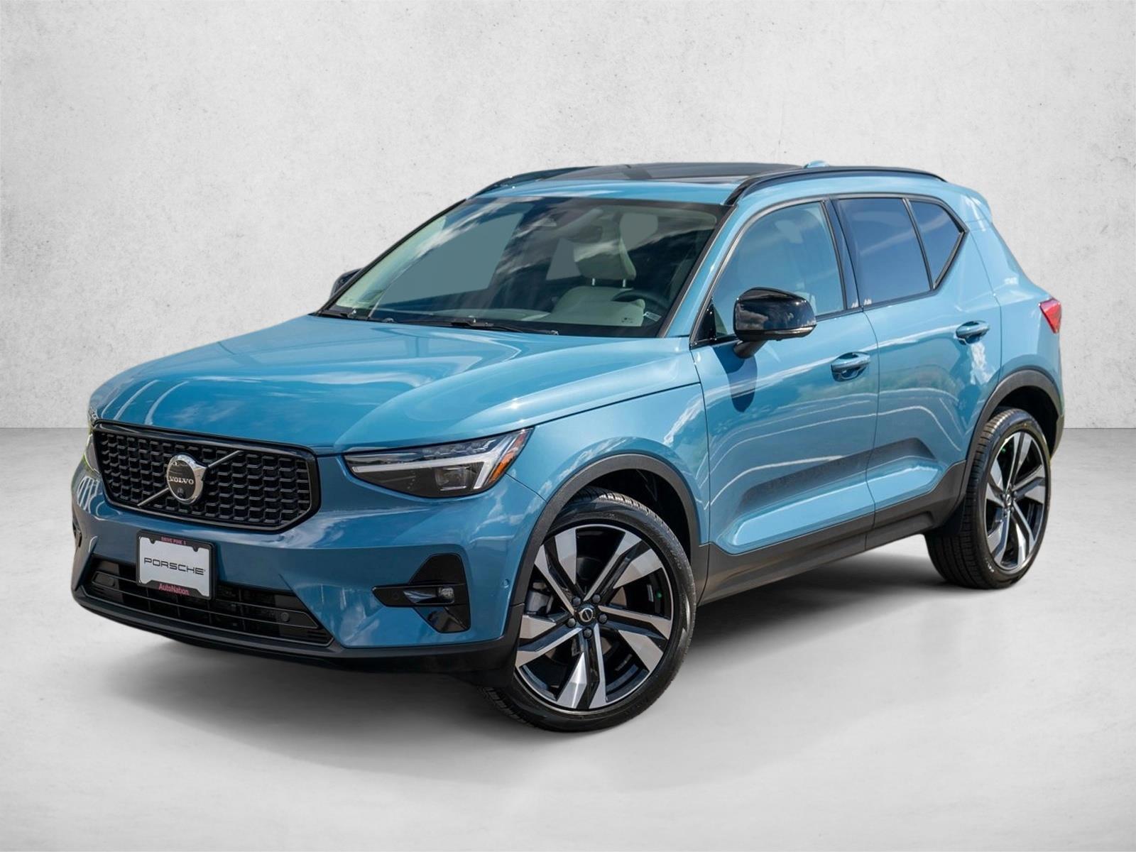Thumbnail: 2023 Volvo XC40 - 1