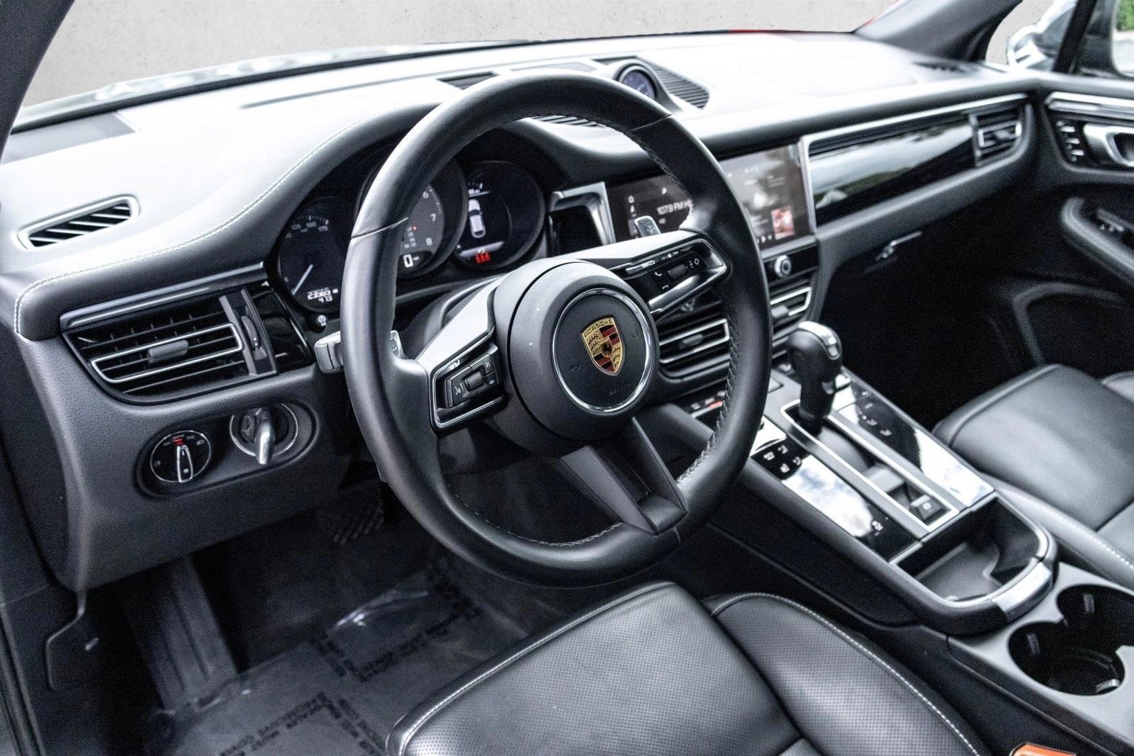 Thumbnail: 2022 Porsche Macan - 3