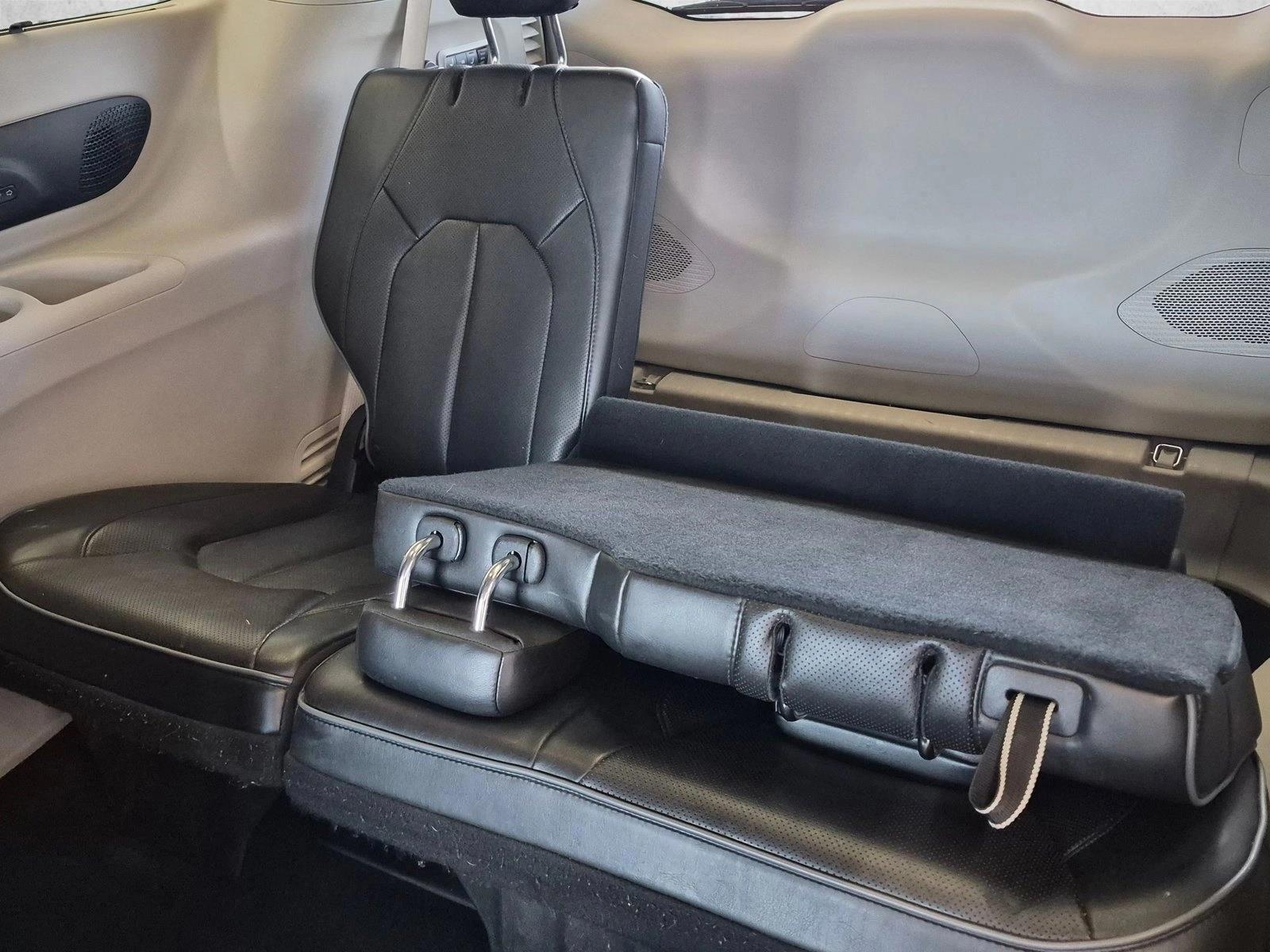 Thumbnail: 2019 Chrysler Pacifica - 3