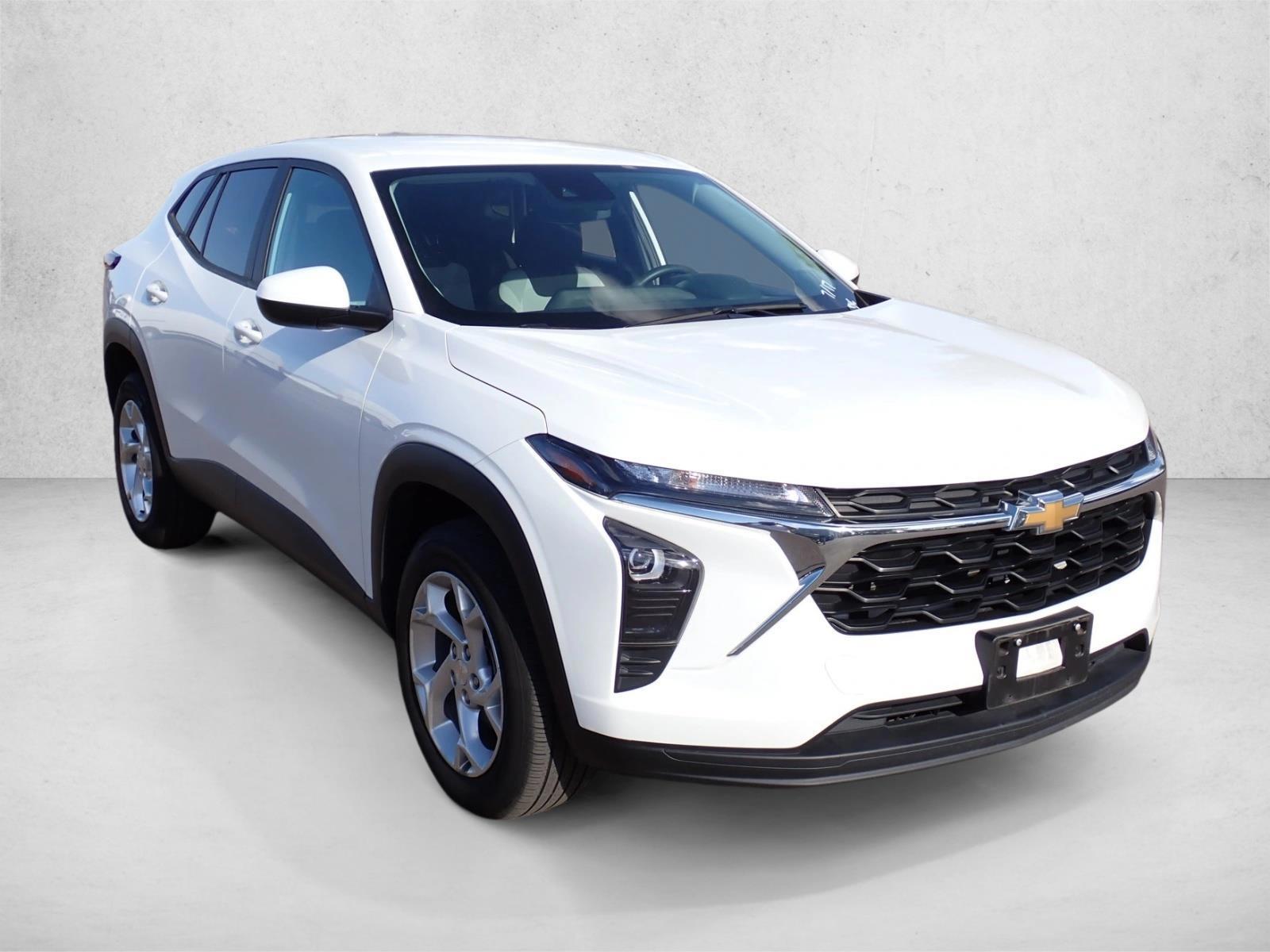 2024 Chevrolet Trax LS - Photo 6