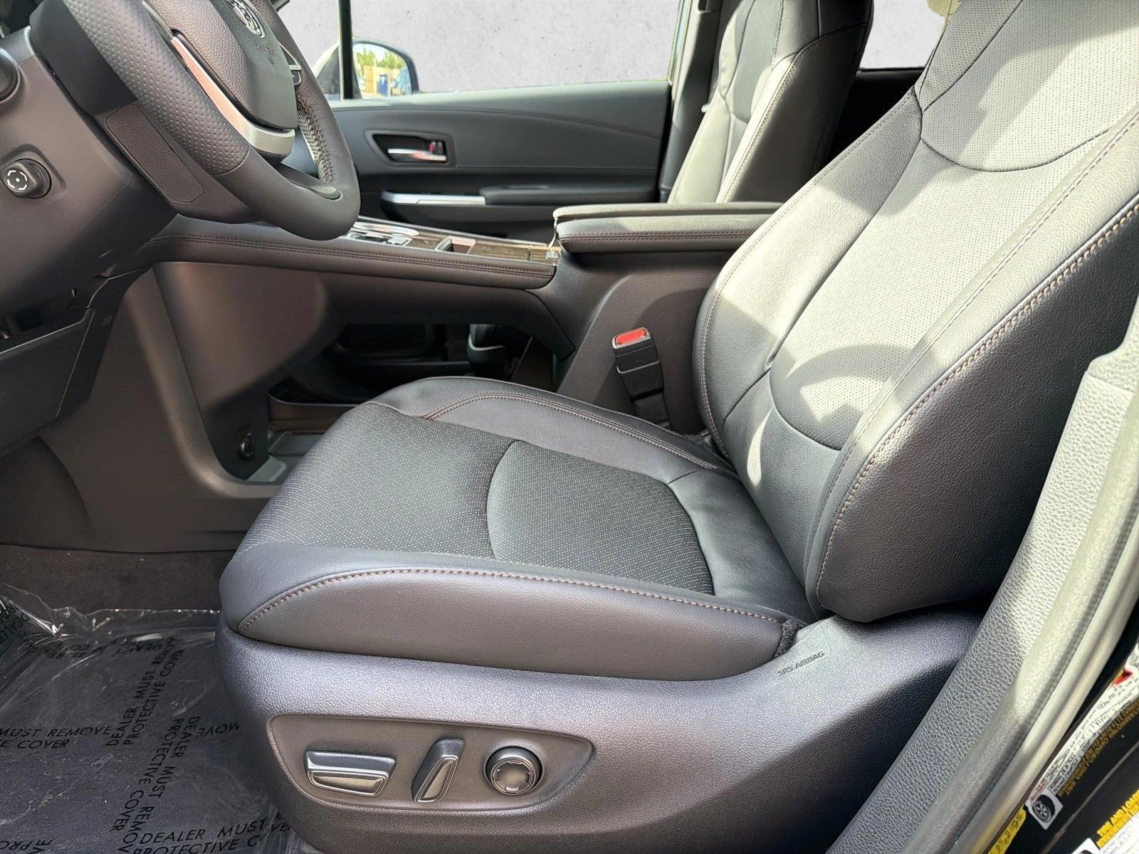 Thumbnail: 2026 Toyota Sienna - 4