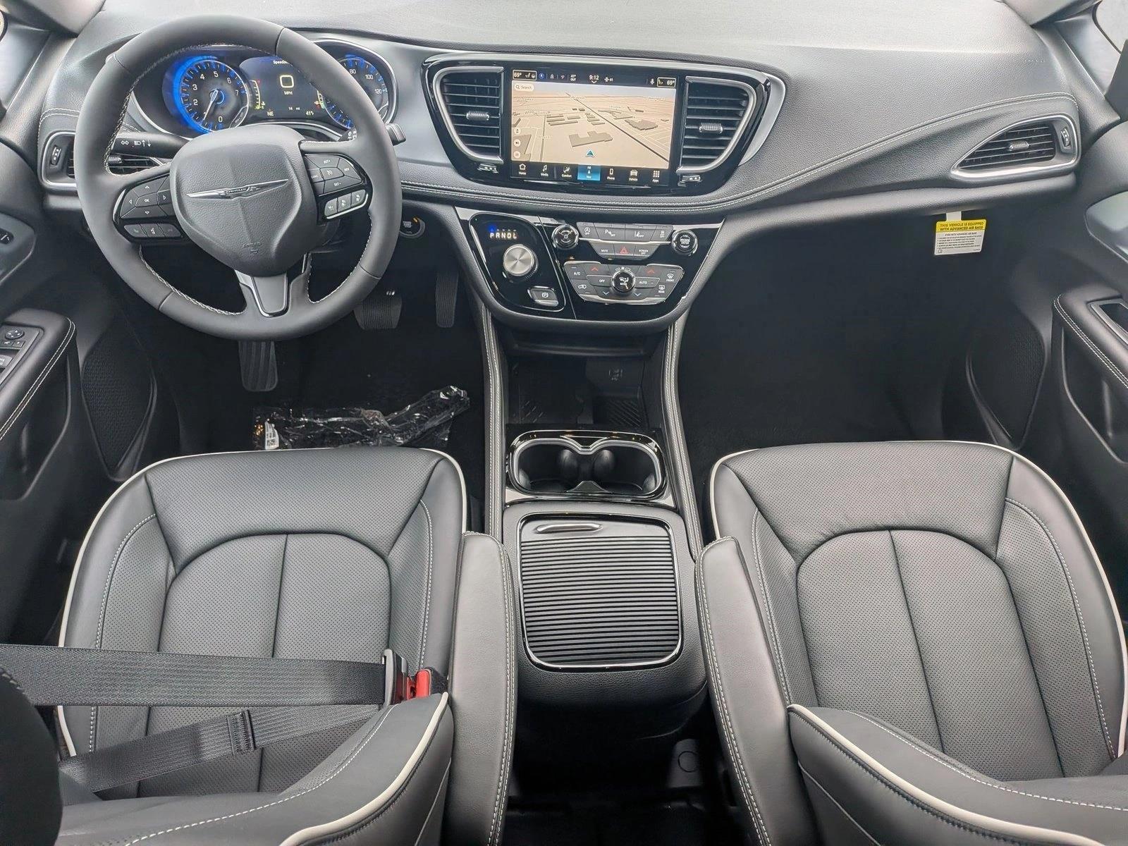 Thumbnail: 2026 Chrysler Pacifica - 4