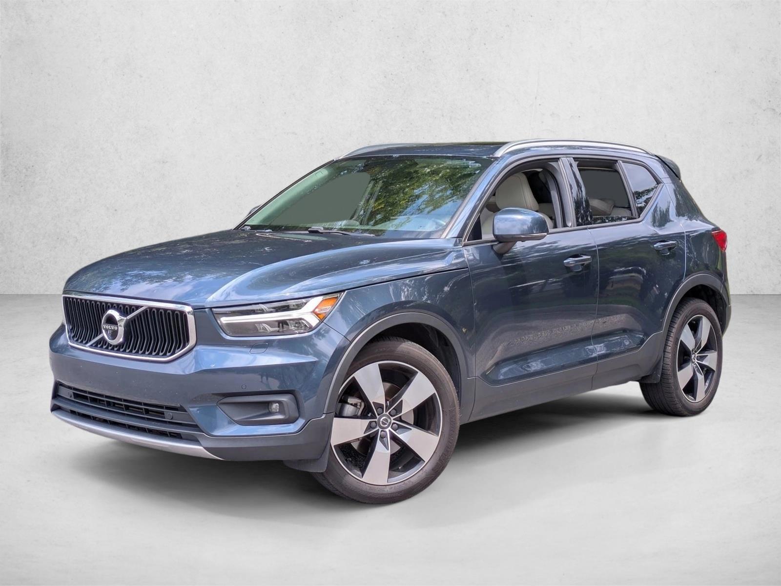 2021 Volvo XC40 T5 Momentum AWD's photo