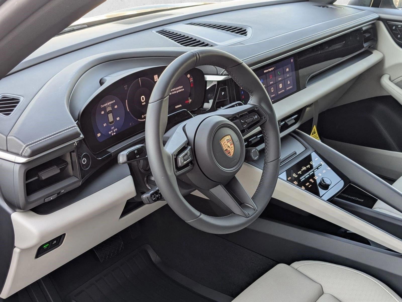 Thumbnail: 2026 Porsche Macan - 3
