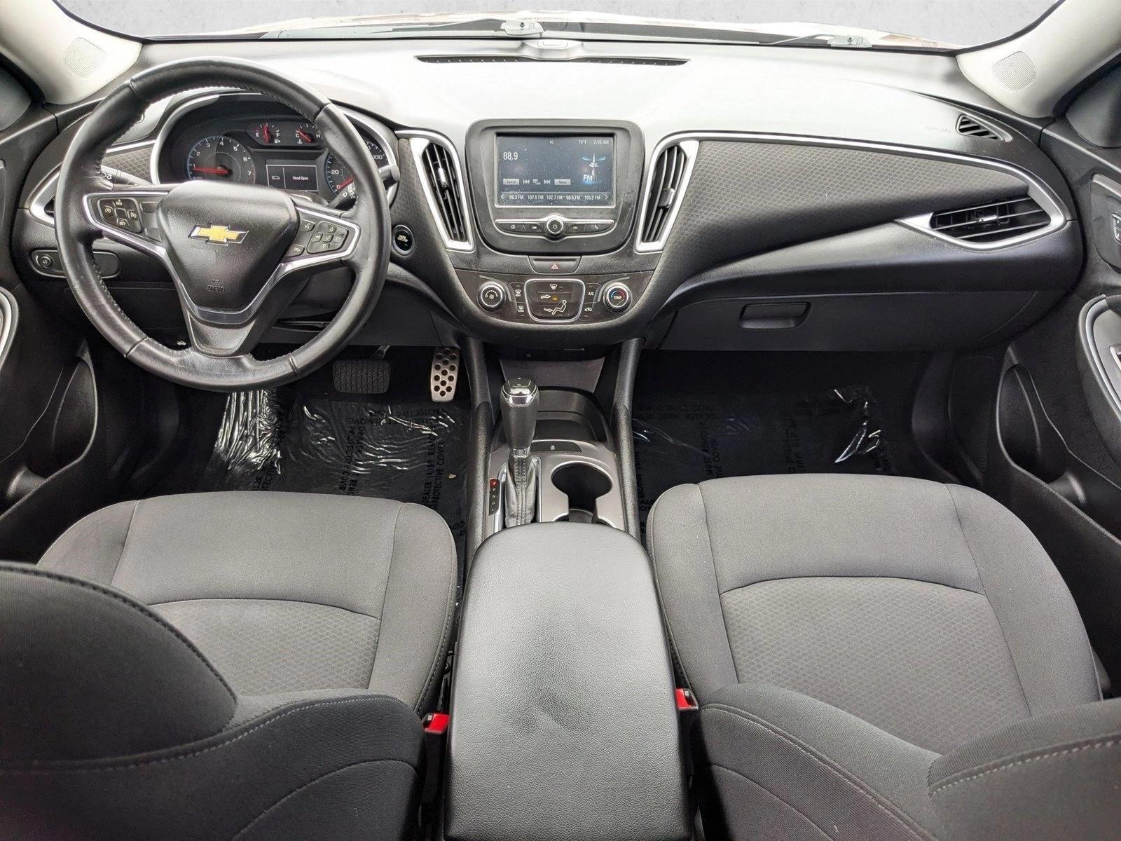 Thumbnail: 2016 Chevrolet Malibu - 3