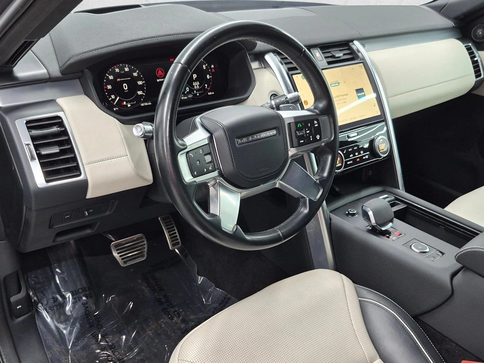 Thumbnail: 2022 Land Rover Discovery - 3