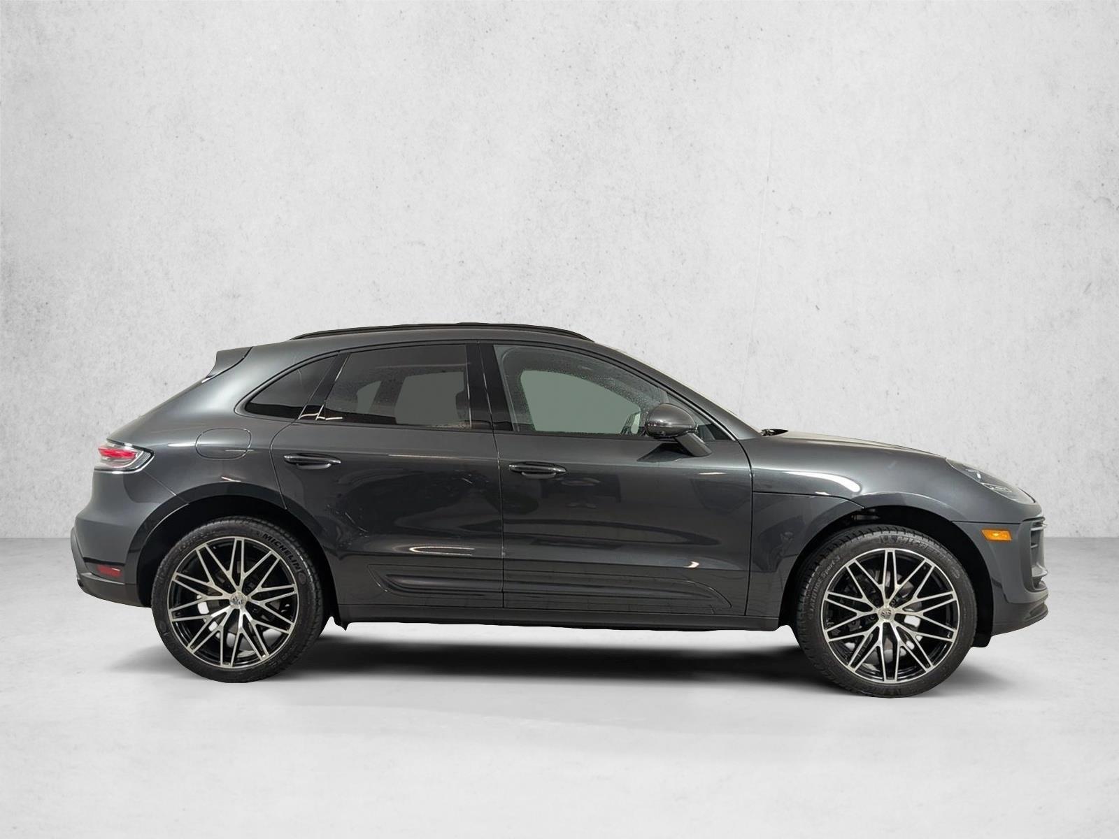 2026 Porsche Macan T - Photo 8