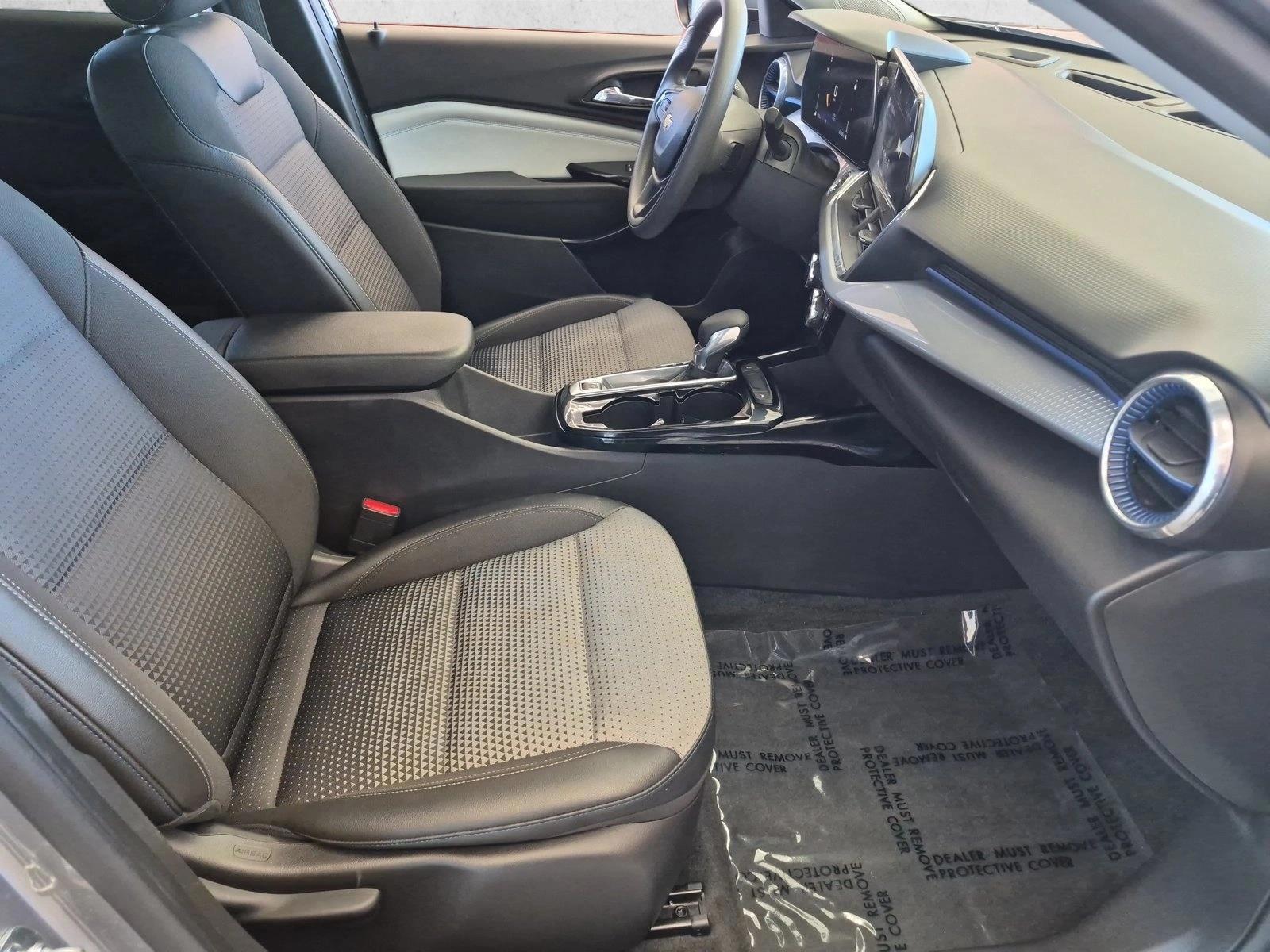 2025 Chevrolet Trax LT - Photo 26