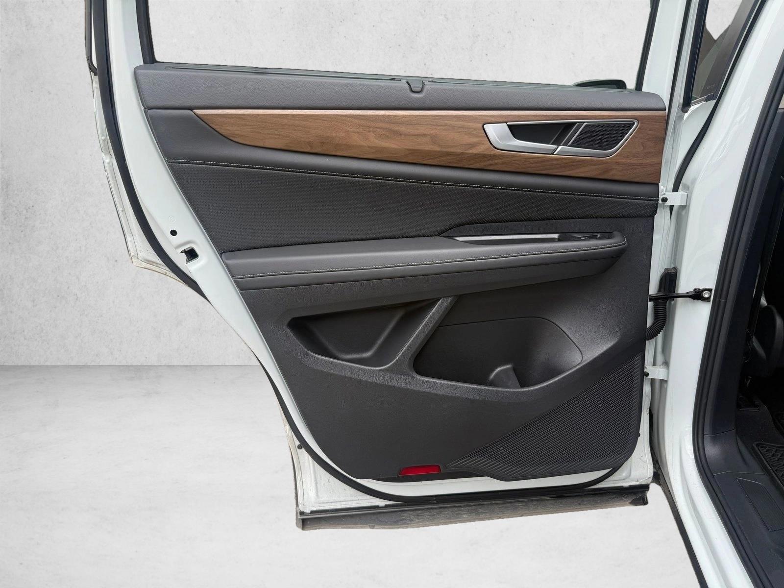 2024 Volkswagen Atlas SE w/Tech - Photo 21