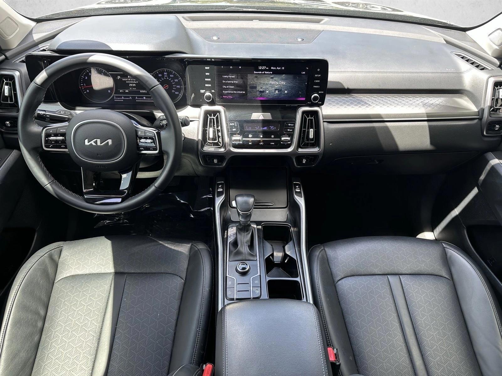Thumbnail: 2023 Kia Sorento - 4