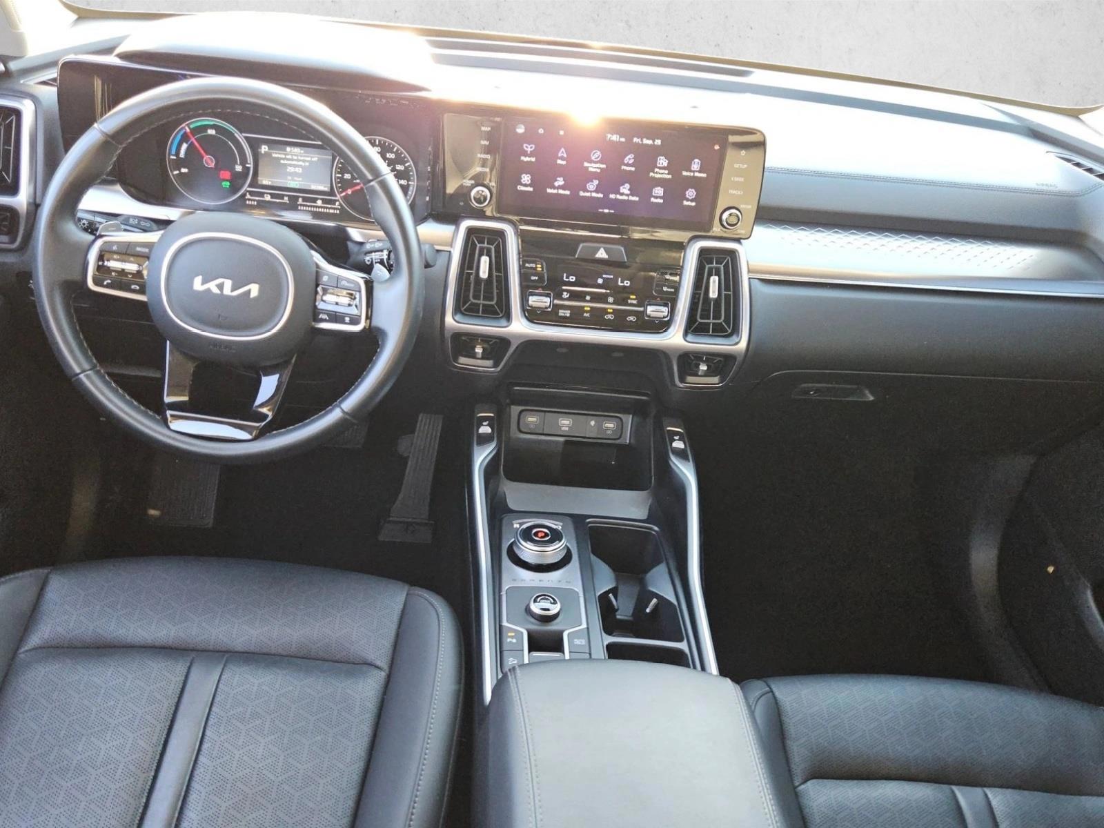 Thumbnail: 2023 Kia Sorento - 4