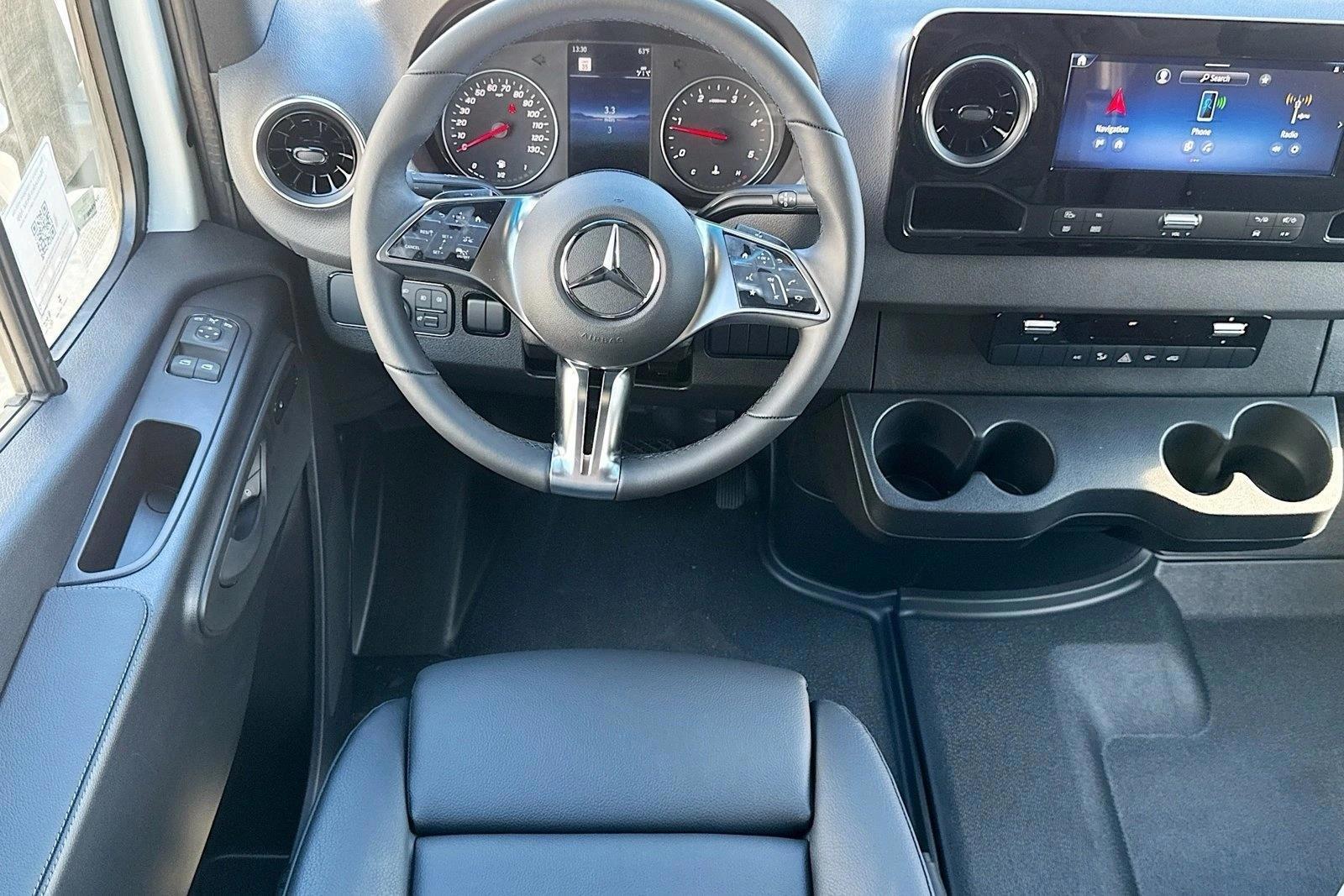 Thumbnail: 2026 Mercedes-Benz Sprinter - 3