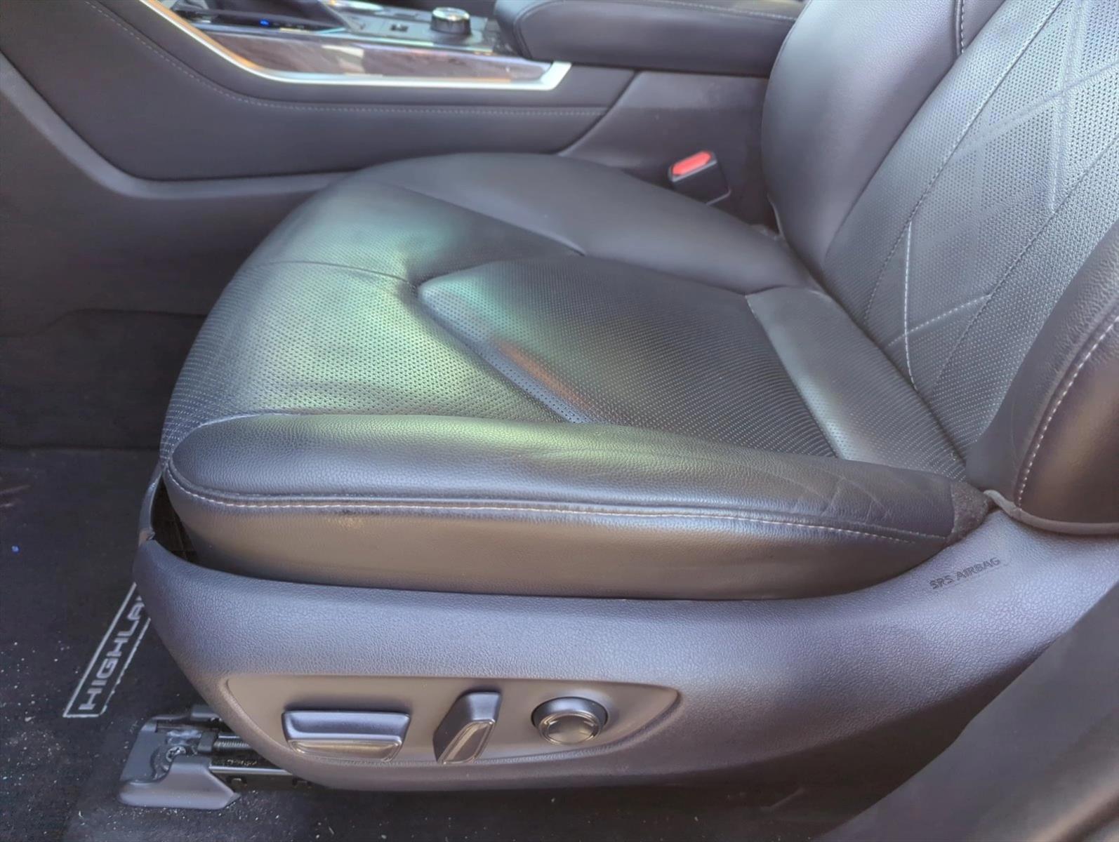 Thumbnail: 2021 Toyota Highlander - 3