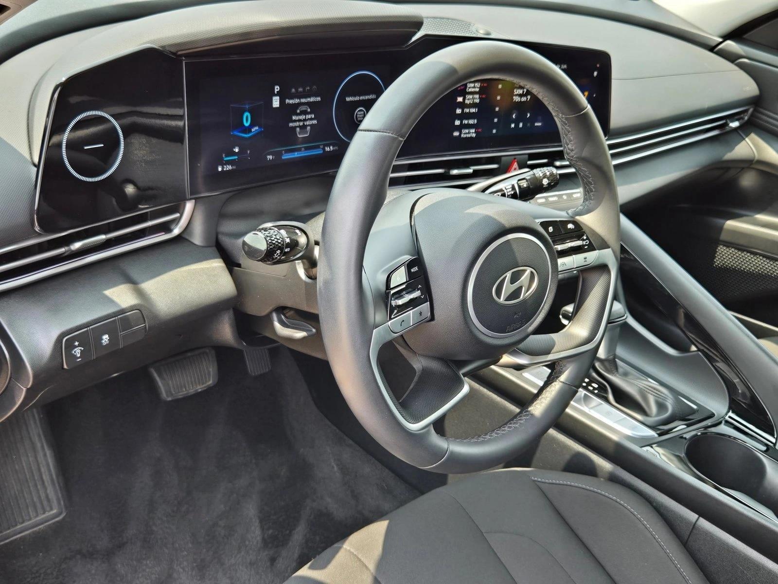 2025 Hyundai Elantra SEL - Photo 10