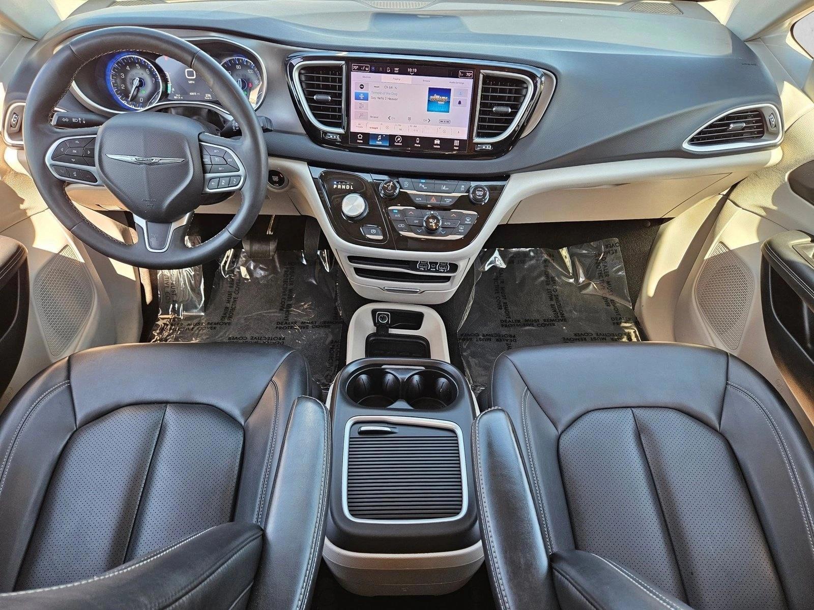 Thumbnail: 2023 Chrysler Pacifica - 4