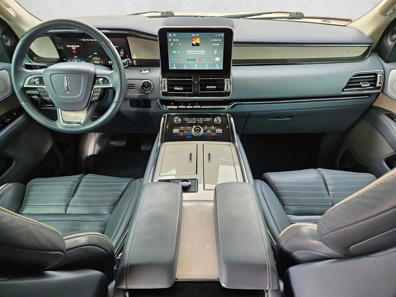 Thumbnail: 2021 Lincoln Navigator - 4