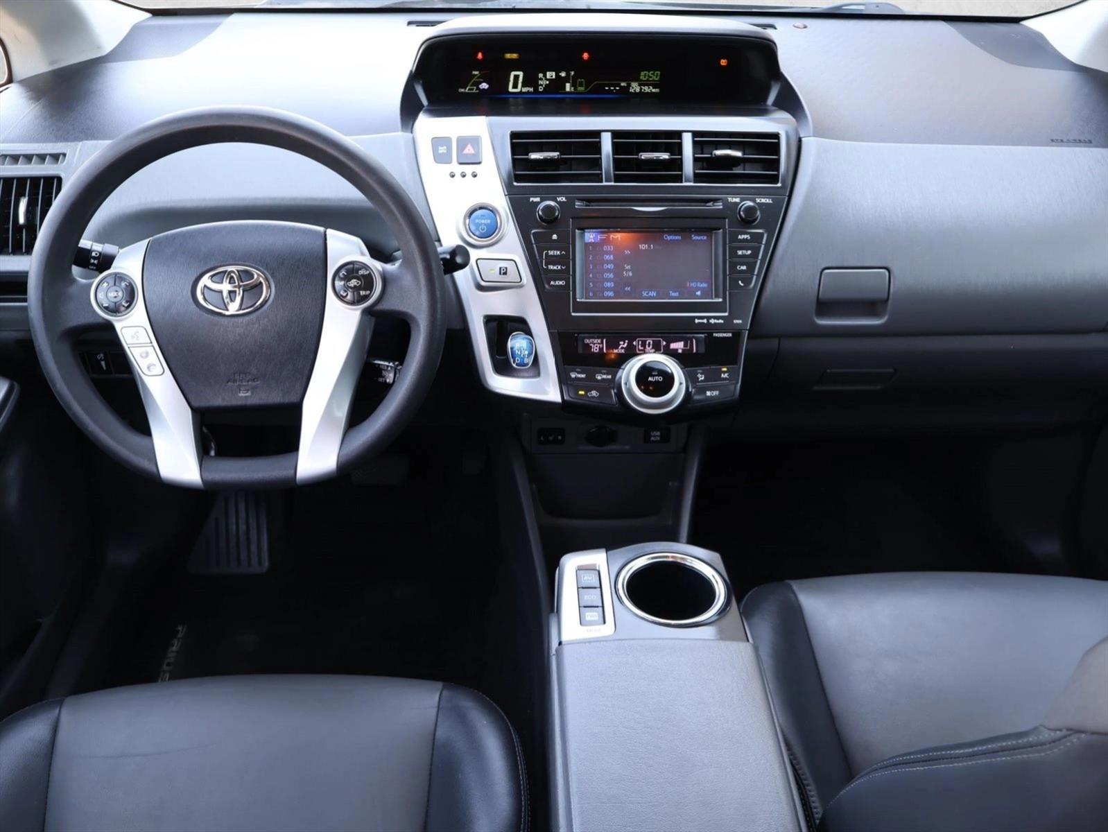Thumbnail: 2012 Toyota Prius v - 4