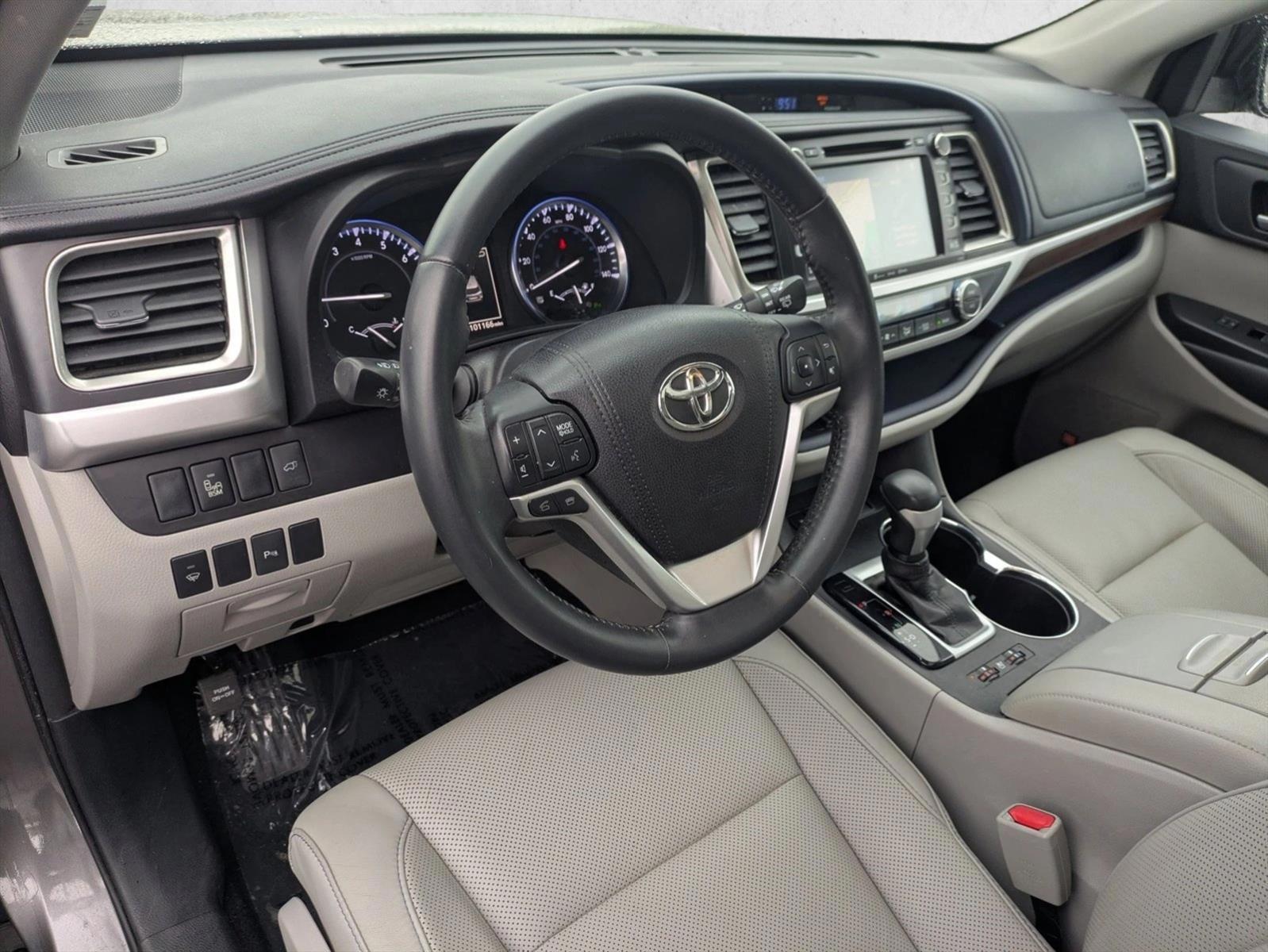 Thumbnail: 2016 Toyota Highlander - 3