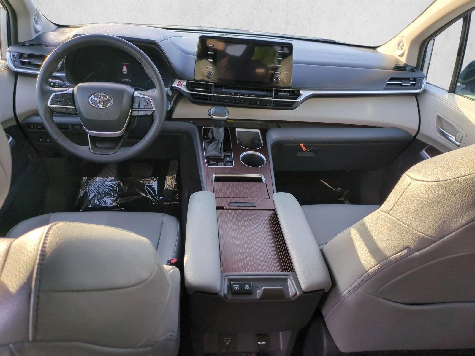 Thumbnail: 2024 Toyota Sienna - 3