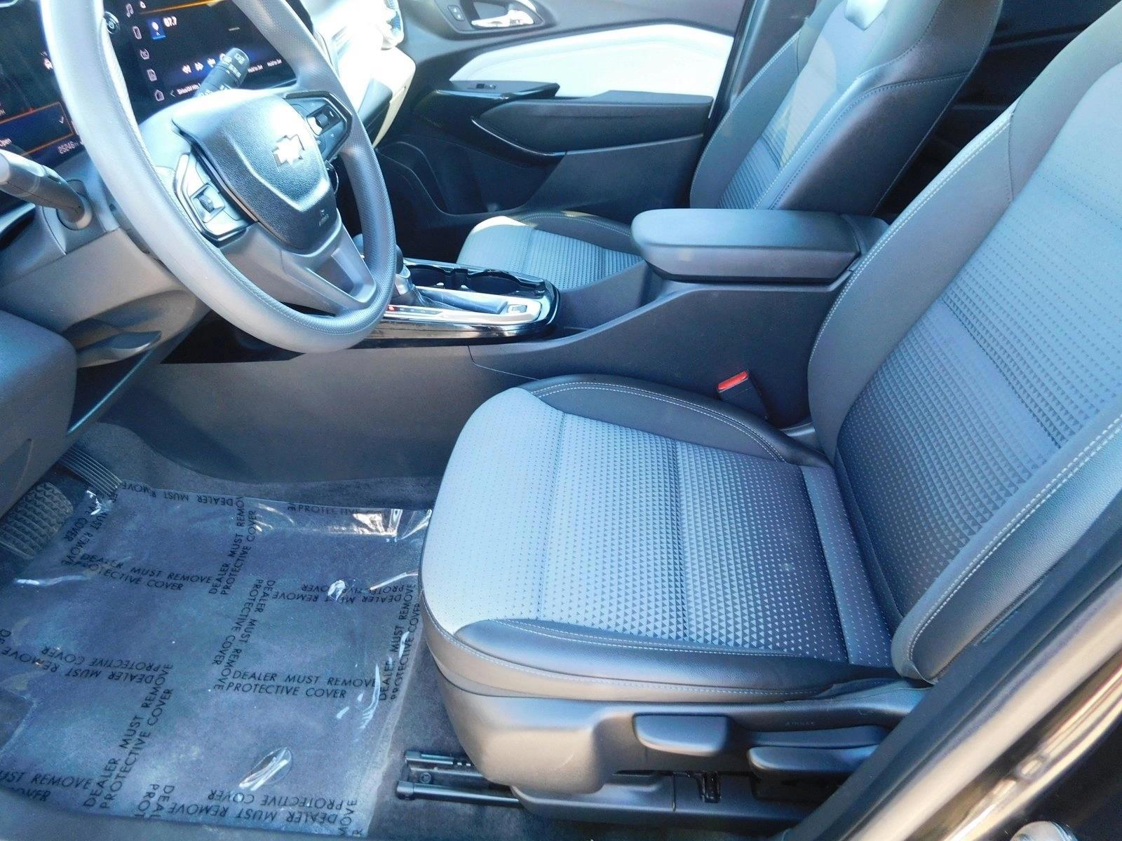 2025 Chevrolet Trax LT - Photo 22