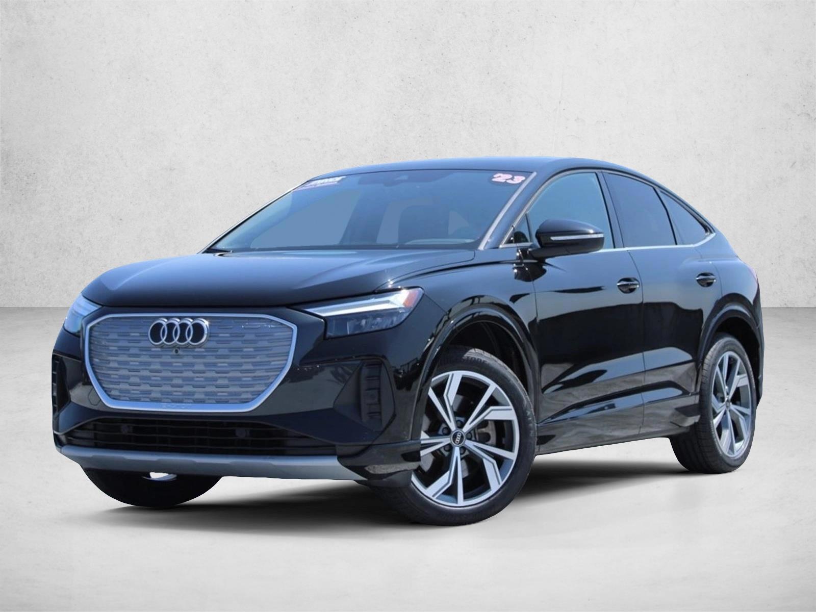 Thumbnail: 2022 Audi Q4 e-tron - 1