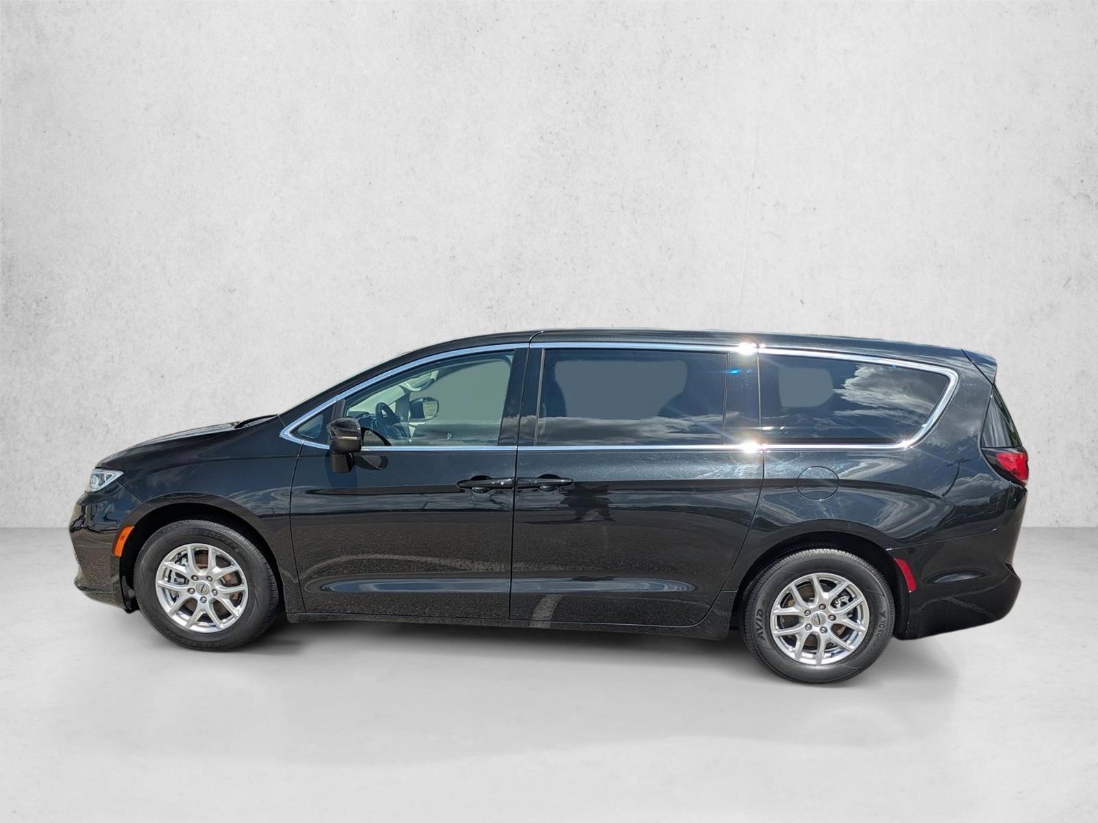 Thumbnail: 2023 Chrysler Pacifica - 2