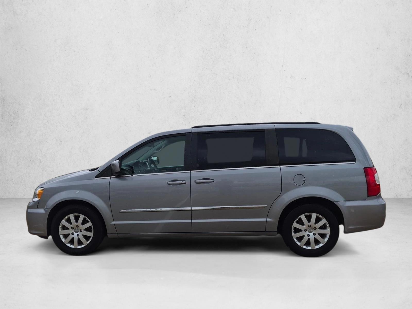 Thumbnail: 2014 Chrysler Town & Country - 2