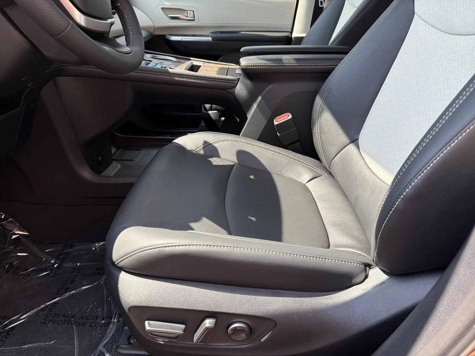 Thumbnail: 2026 Toyota Sienna - 4
