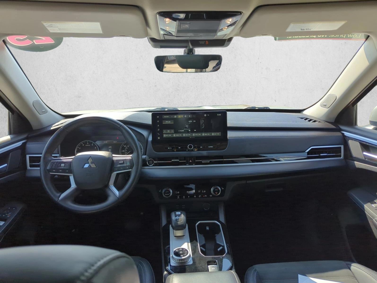 Thumbnail: 2025 Mitsubishi Outlander - 3