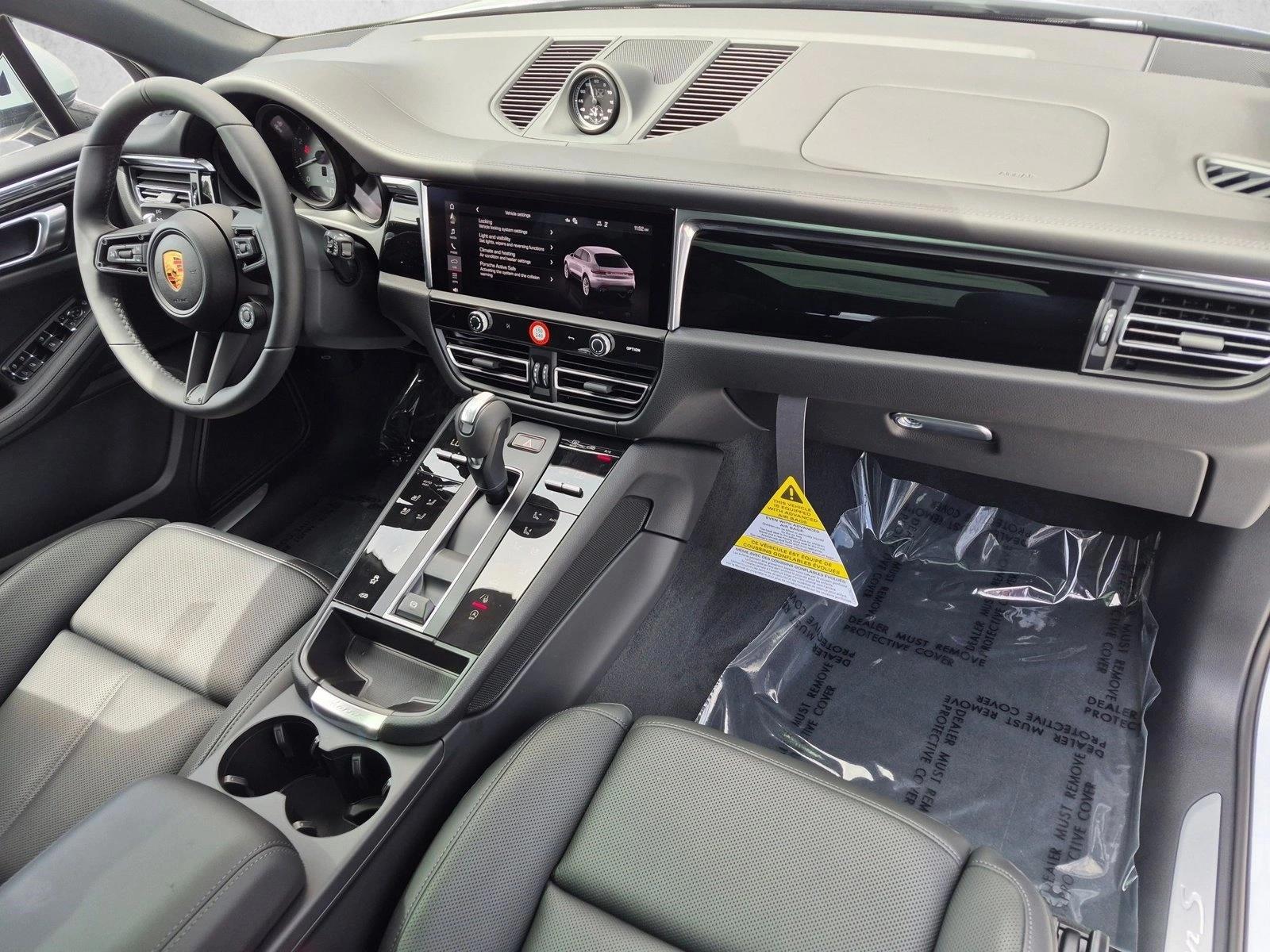 Thumbnail: 2026 Porsche Macan - 6