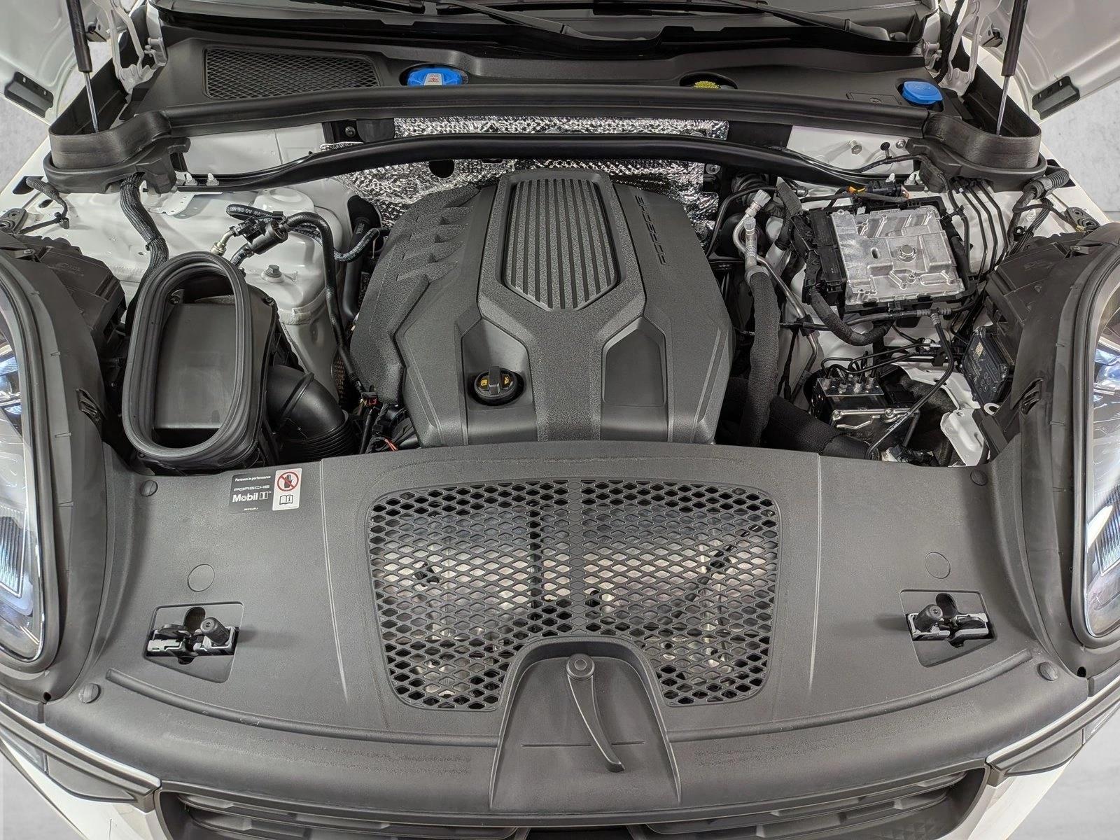2025 Porsche Macan T - Photo 25