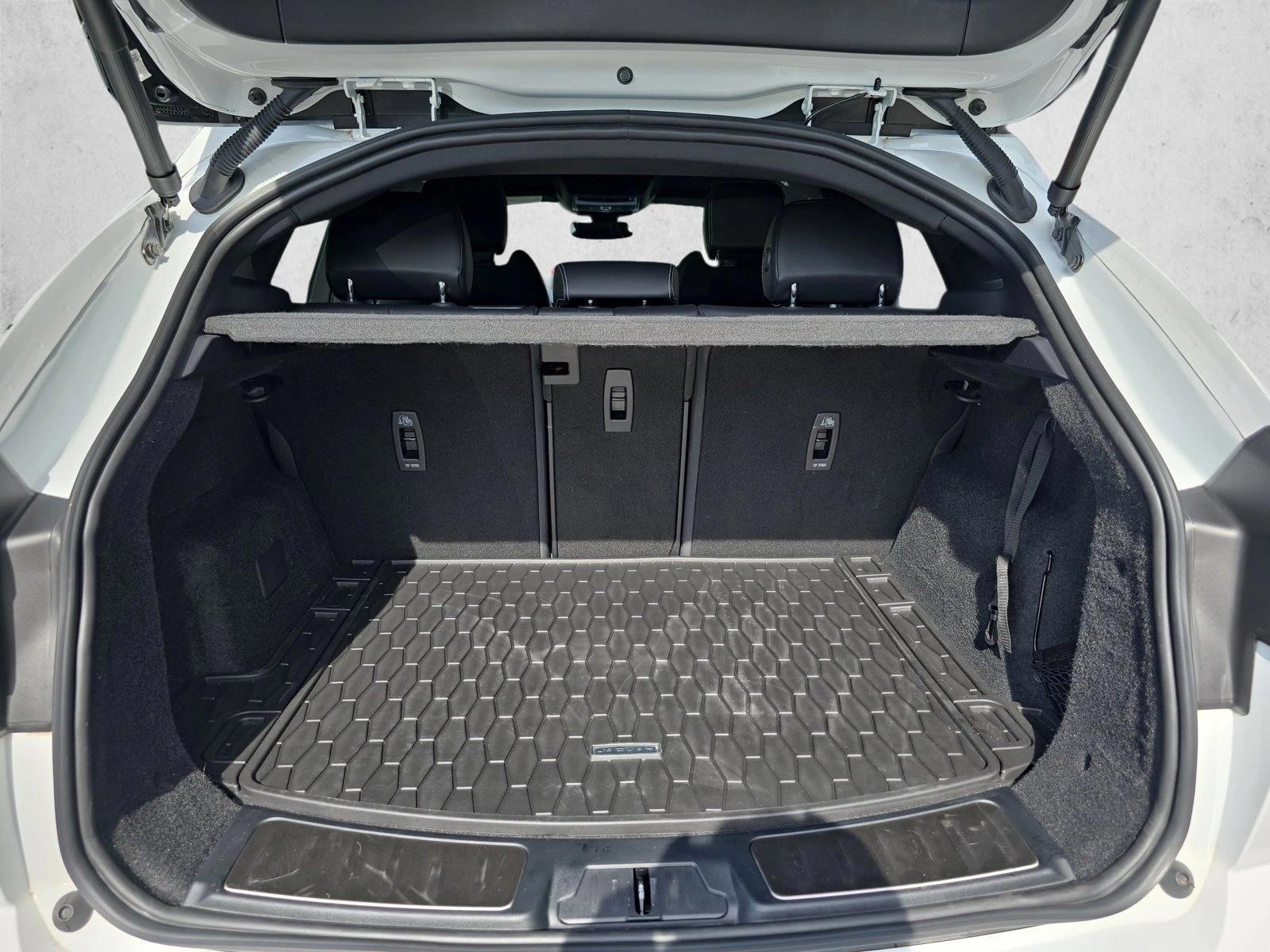 2024 Jaguar E-Pace R-DYNAMIC SE - Photo 12