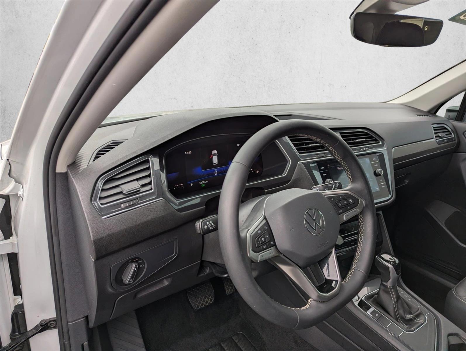 Thumbnail: 2023 Volkswagen Tiguan - 3