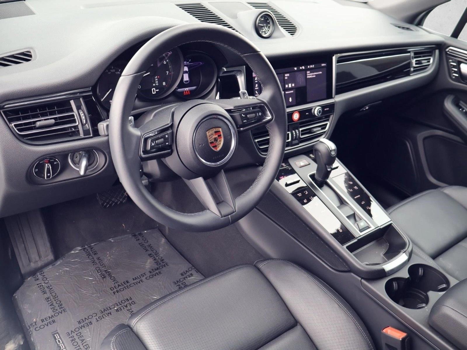 Thumbnail: 2025 Porsche Macan - 3