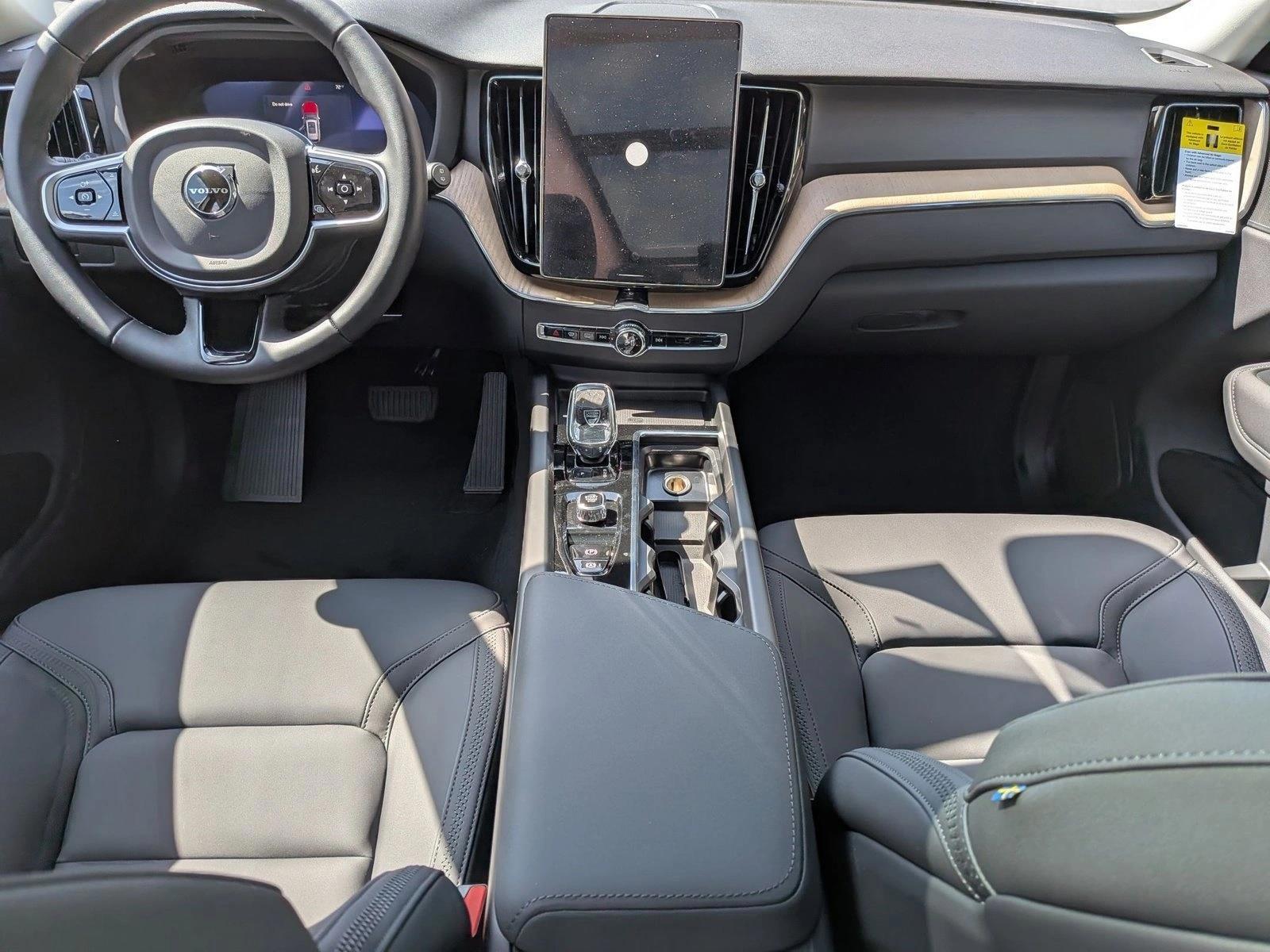 Thumbnail: 2026 Volvo XC60 - 3