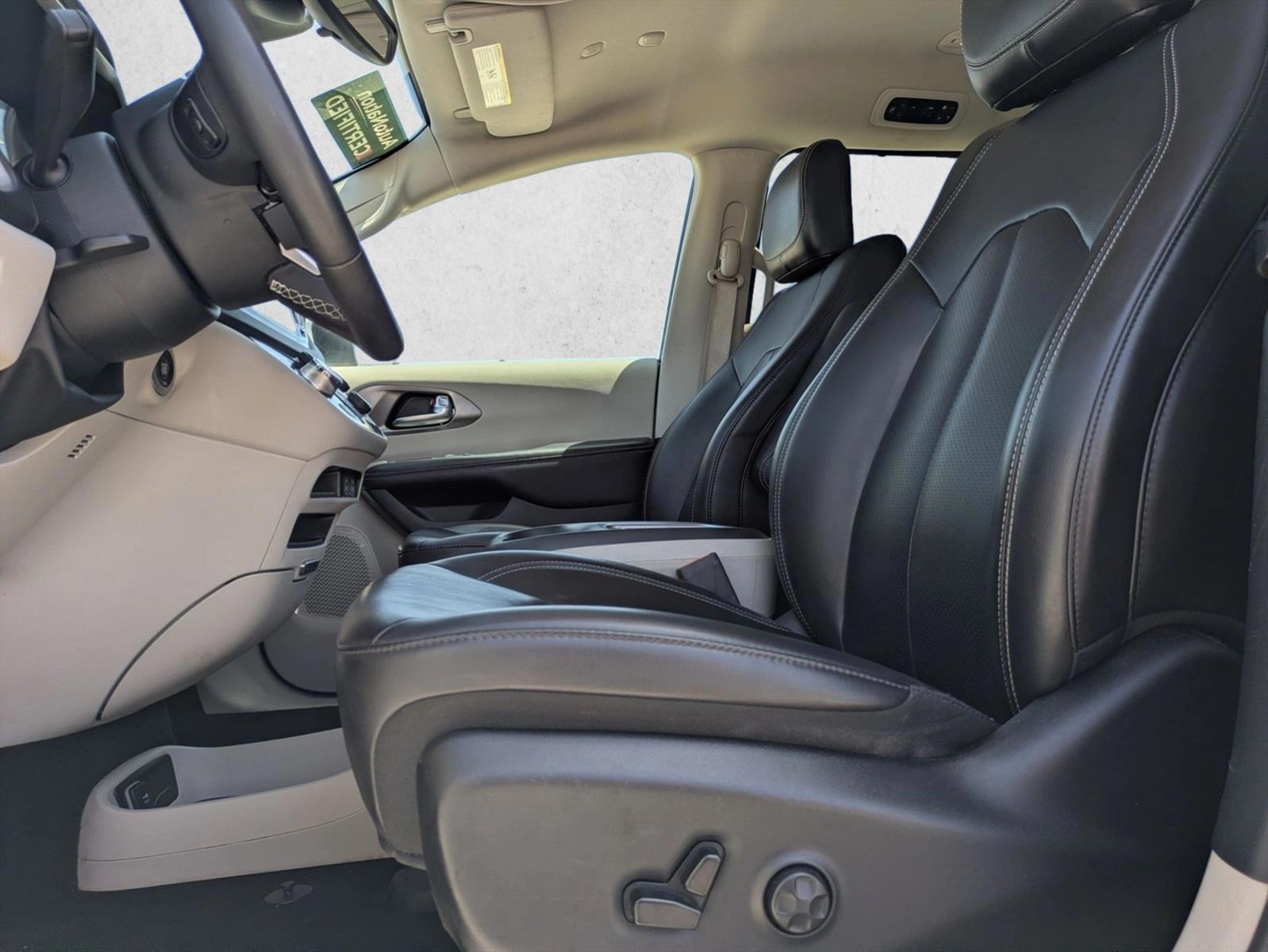 Thumbnail: 2023 Chrysler Pacifica - 5
