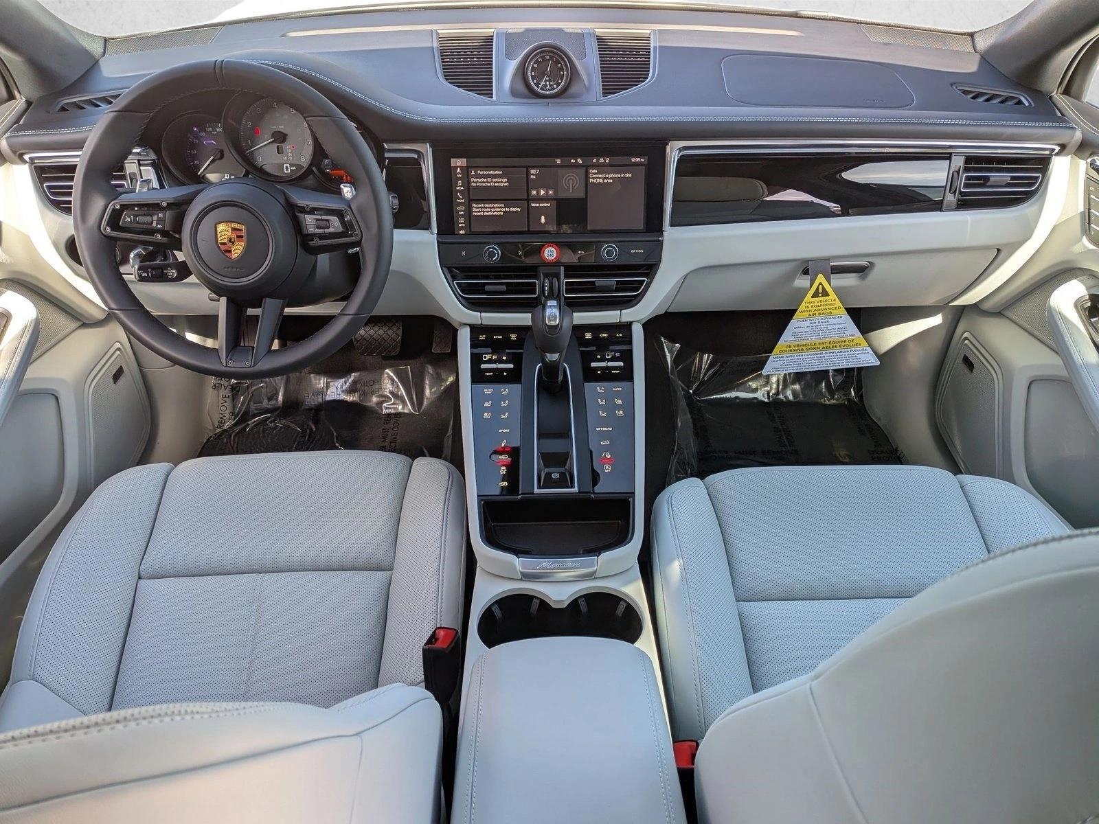 Thumbnail: 2026 Porsche Macan - 4