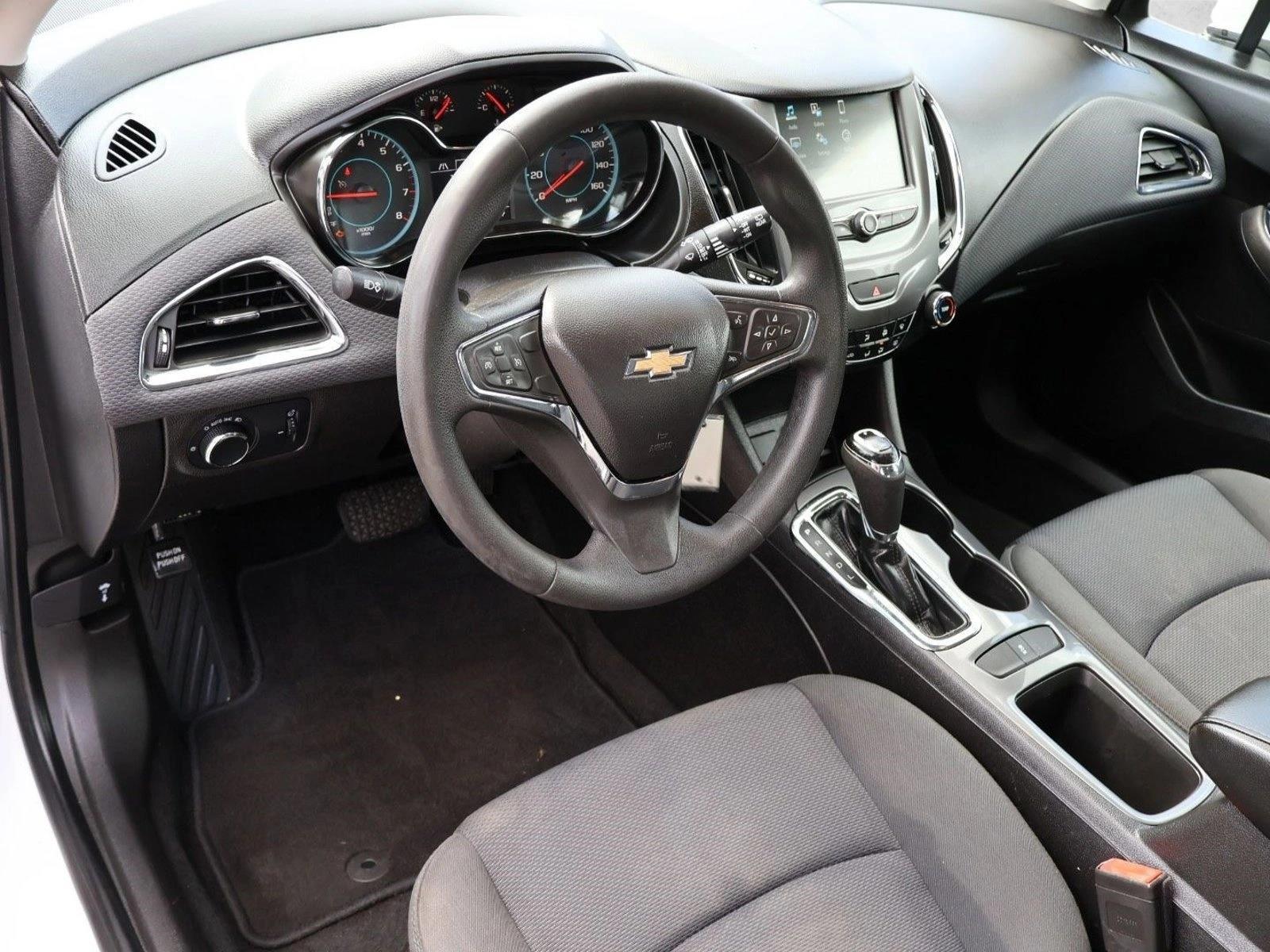 Thumbnail: 2018 Chevrolet Cruze - 3