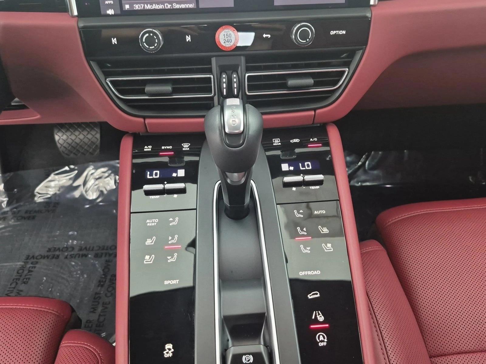 2026 Porsche Macan T - Photo 13