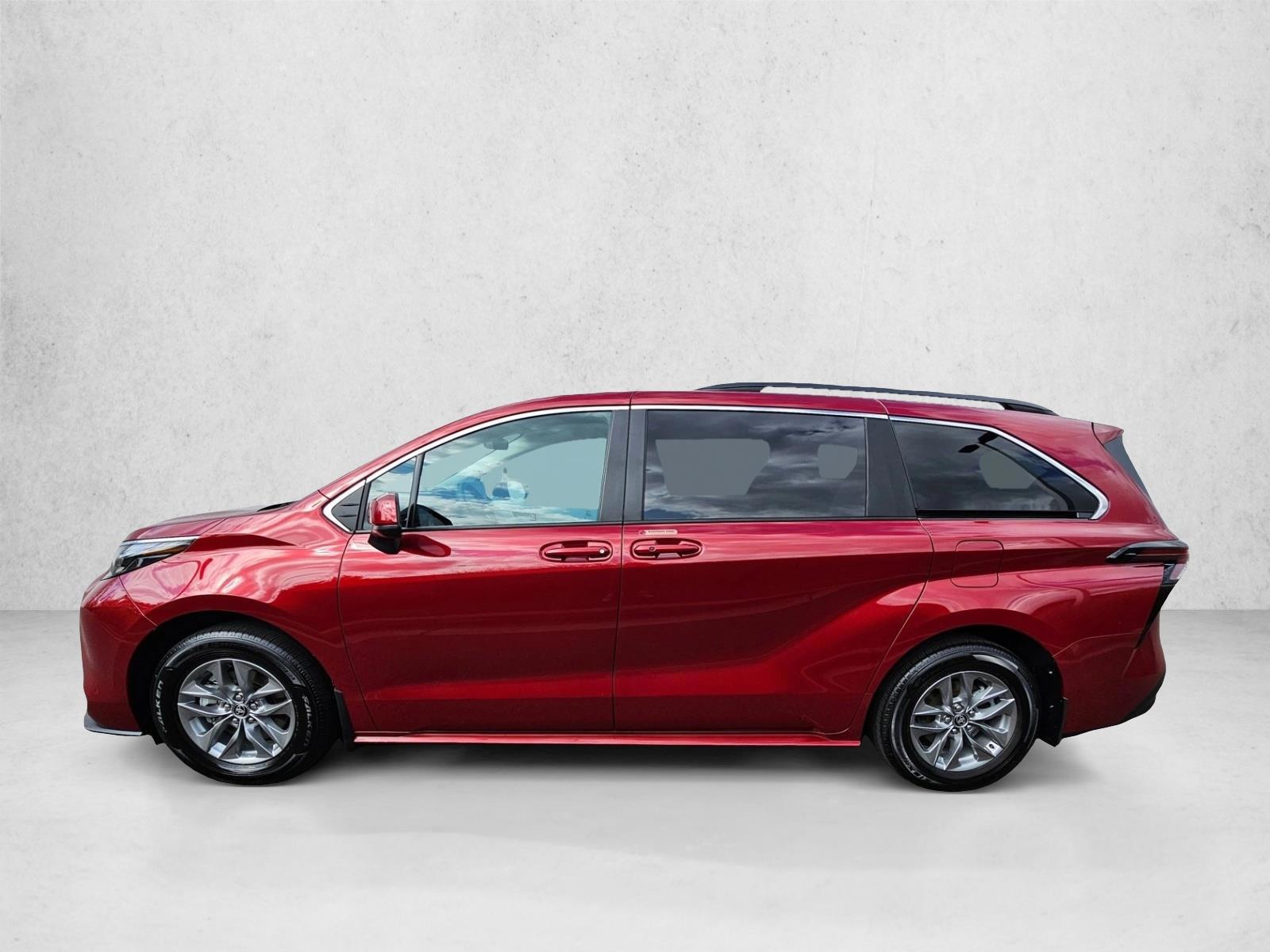 Thumbnail: 2025 Toyota Sienna - 2
