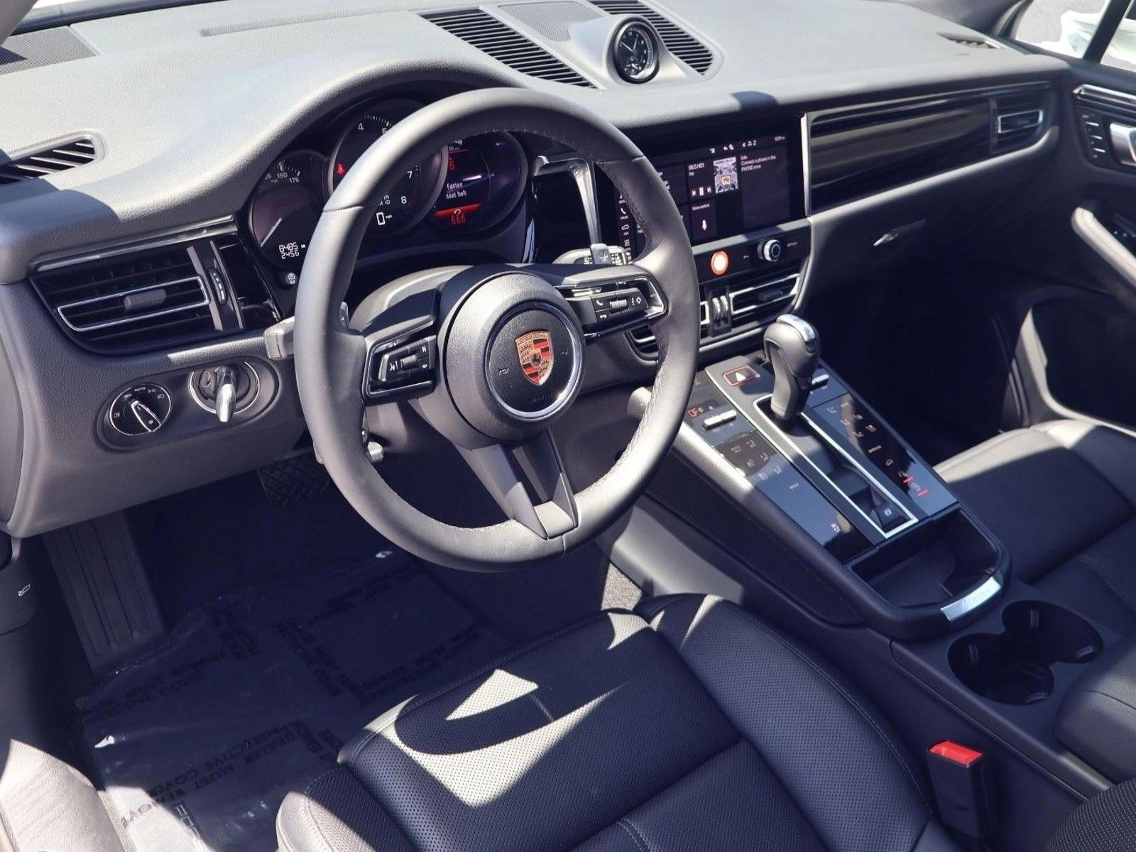 Thumbnail: 2025 Porsche Macan - 3