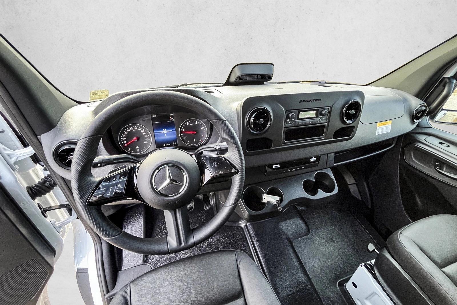Thumbnail: 2026 Mercedes-Benz Sprinter - 3