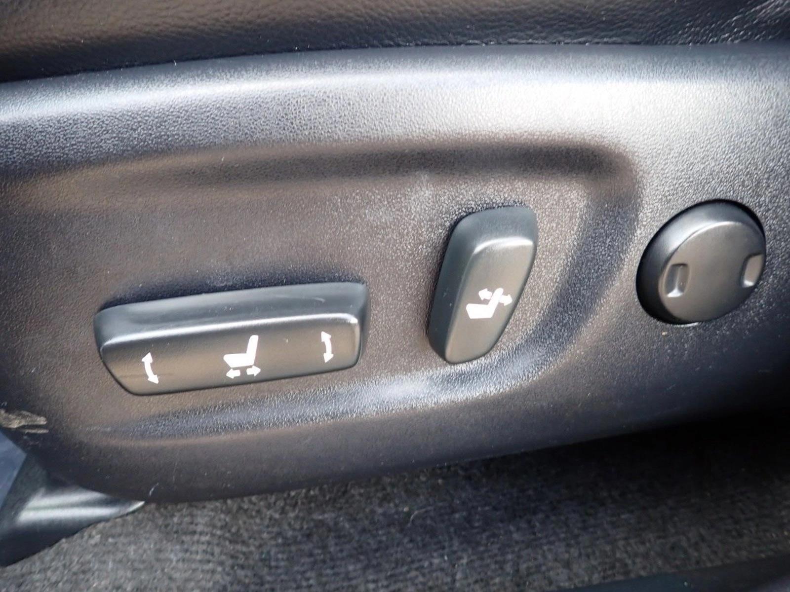 Thumbnail: 2013 Toyota RAV4 - 3