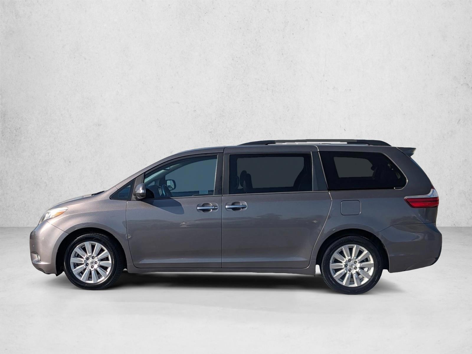 Thumbnail: 2017 Toyota Sienna - 2