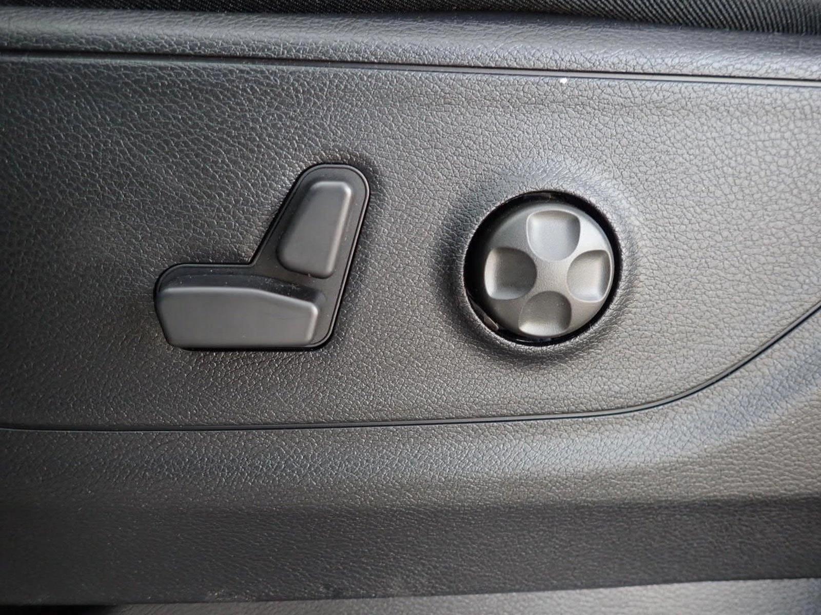 Thumbnail: 2026 RAM 1500 - 4
