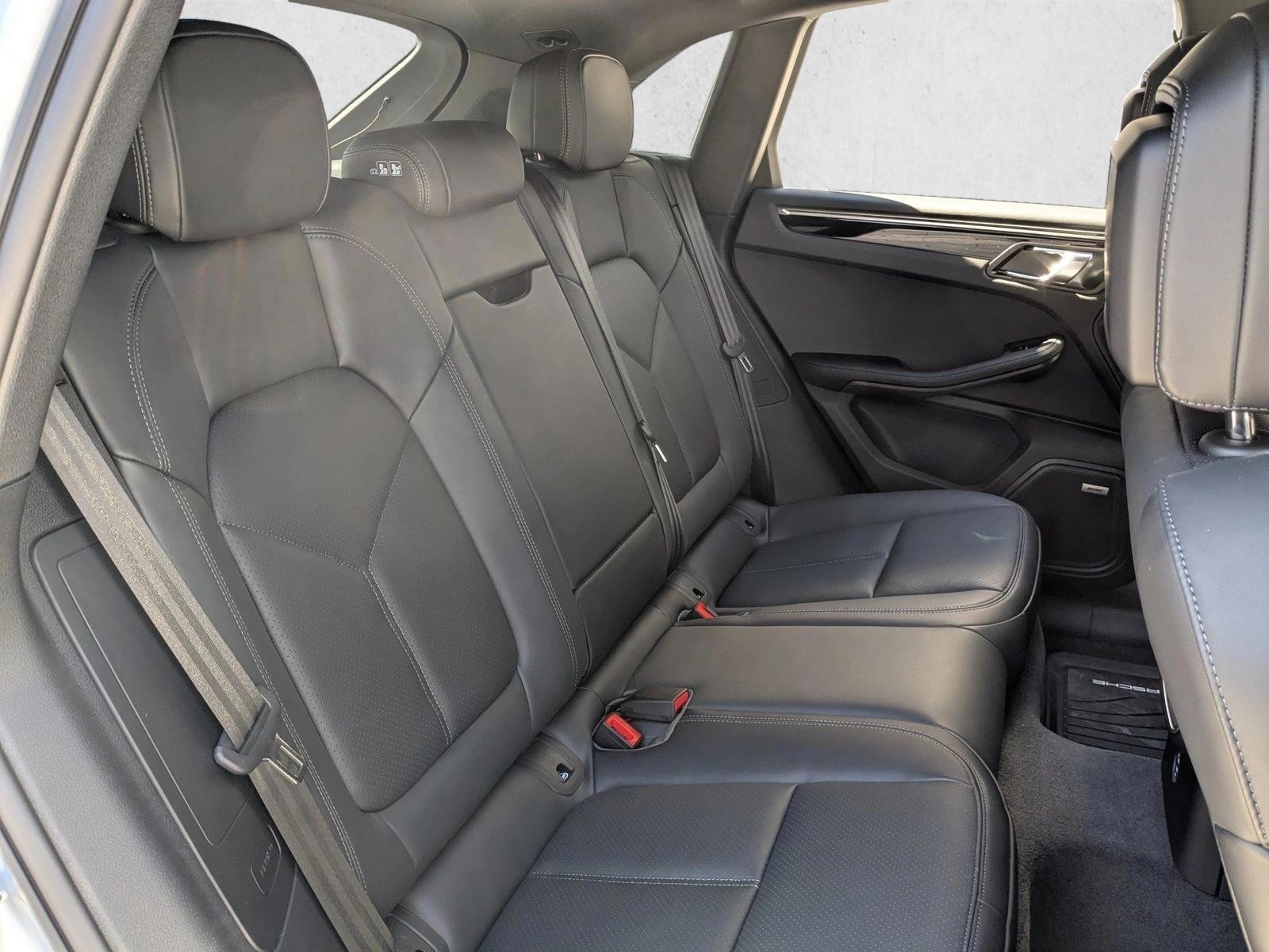 2026 Porsche Macan T - Photo 24