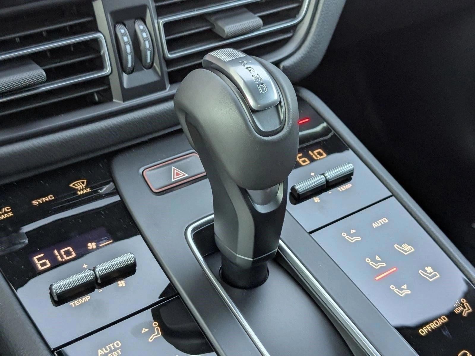 2026 Porsche Macan T - Photo 20