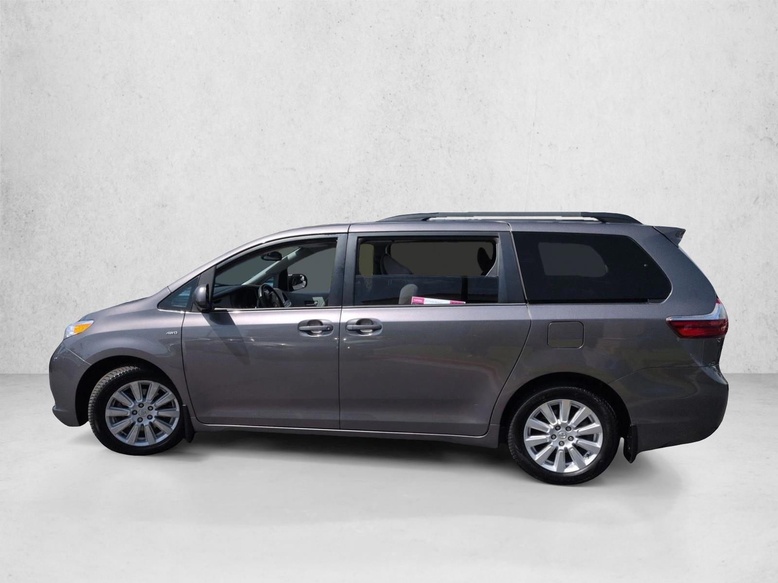 Thumbnail: 2017 Toyota Sienna - 2