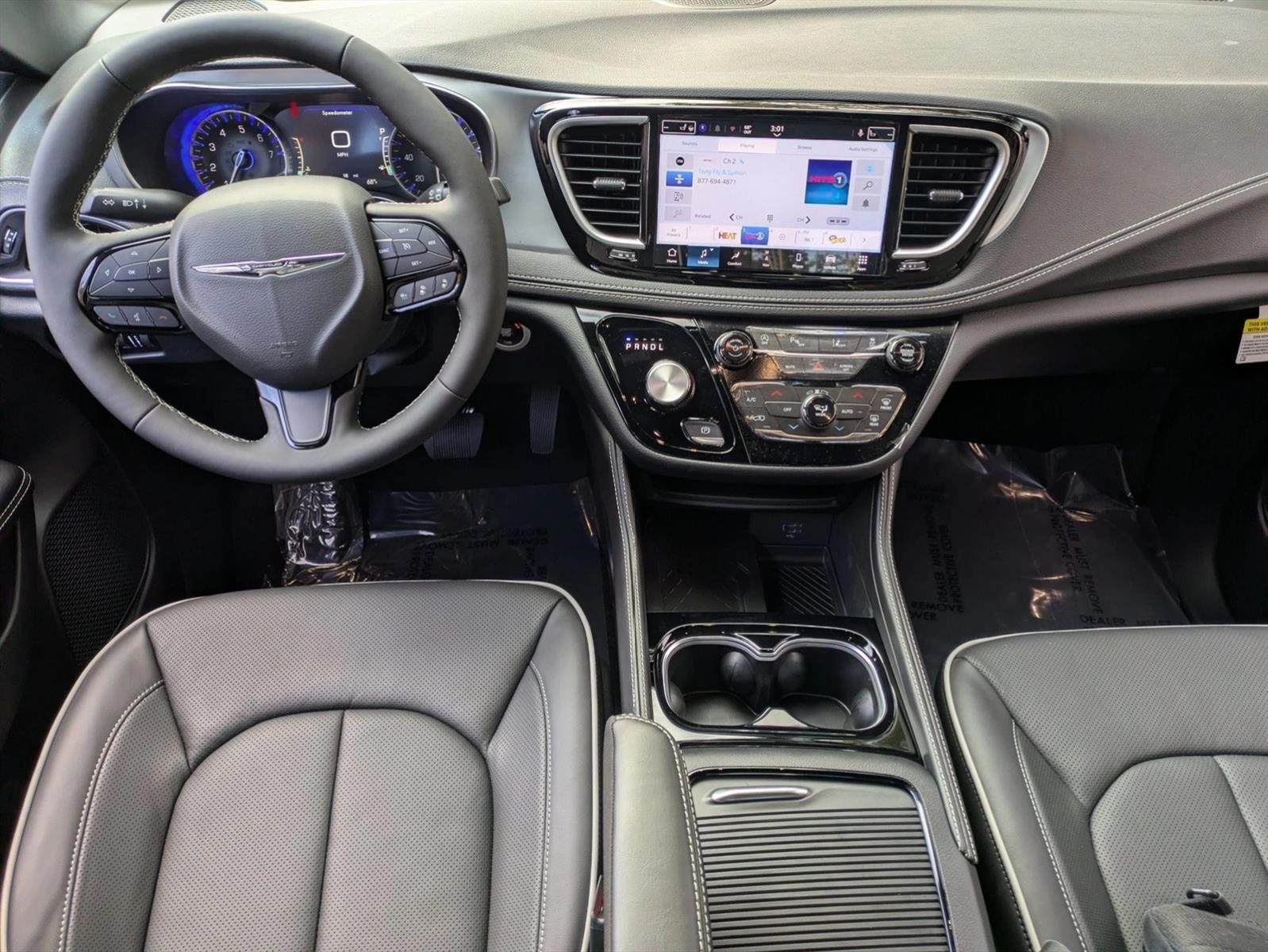 Thumbnail: 2026 Chrysler Pacifica - 3